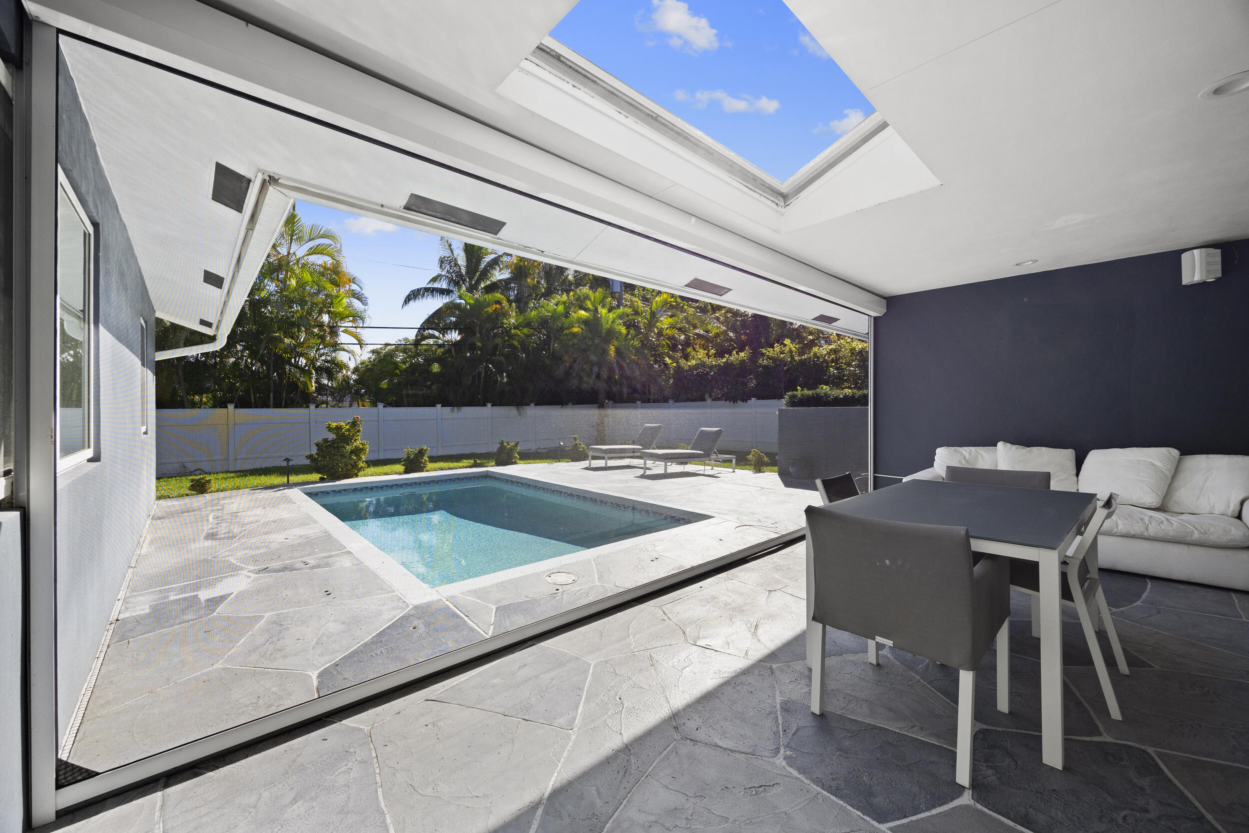 930 NW 4th Court