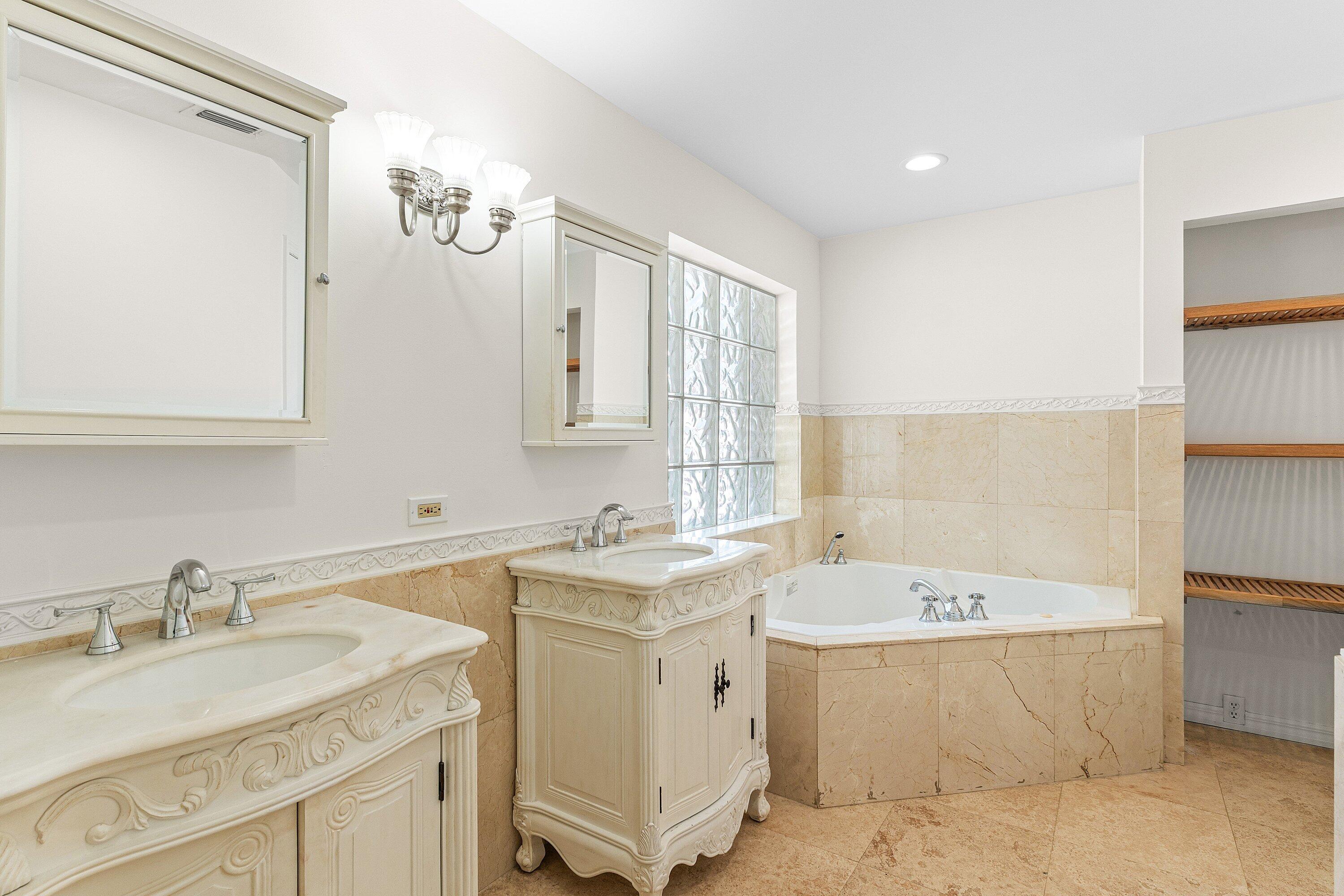 451 NE 25th Terrace