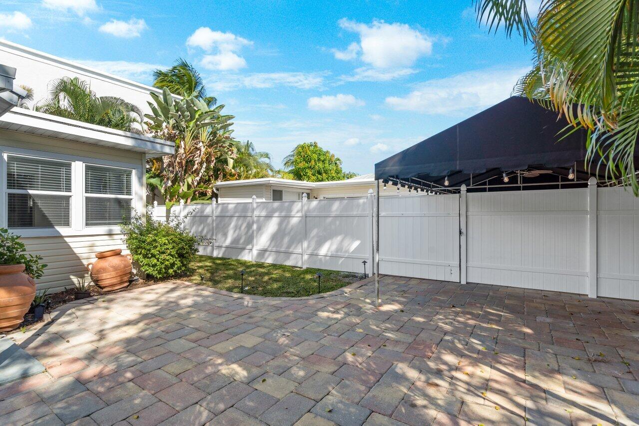 126 NE 4th Avenue