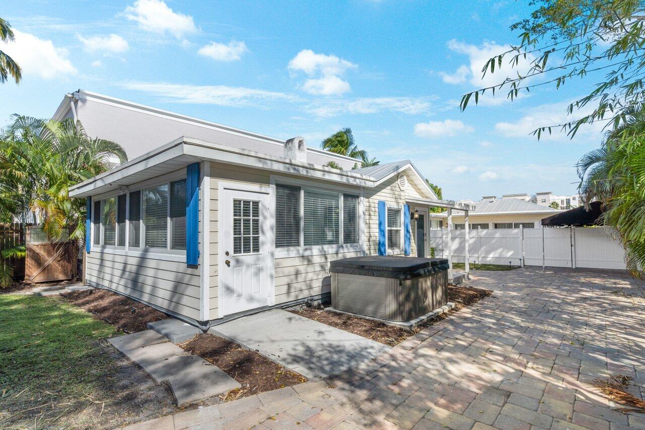 126 NE 4th Avenue
