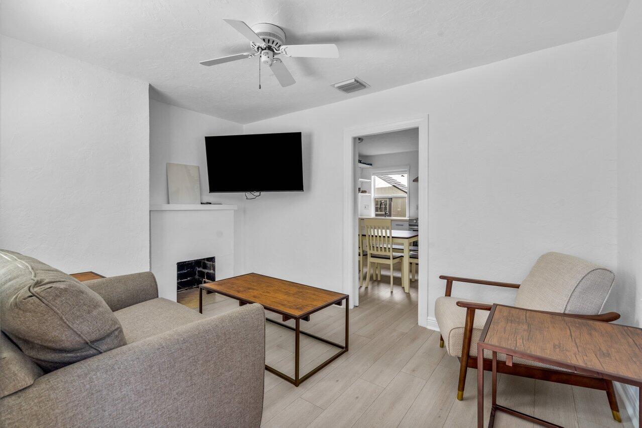 126 NE 4th Avenue