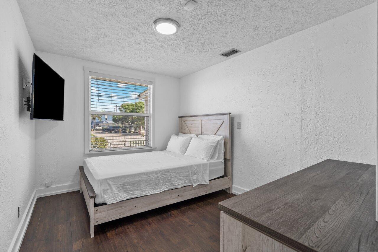 126 NE 4th Avenue
