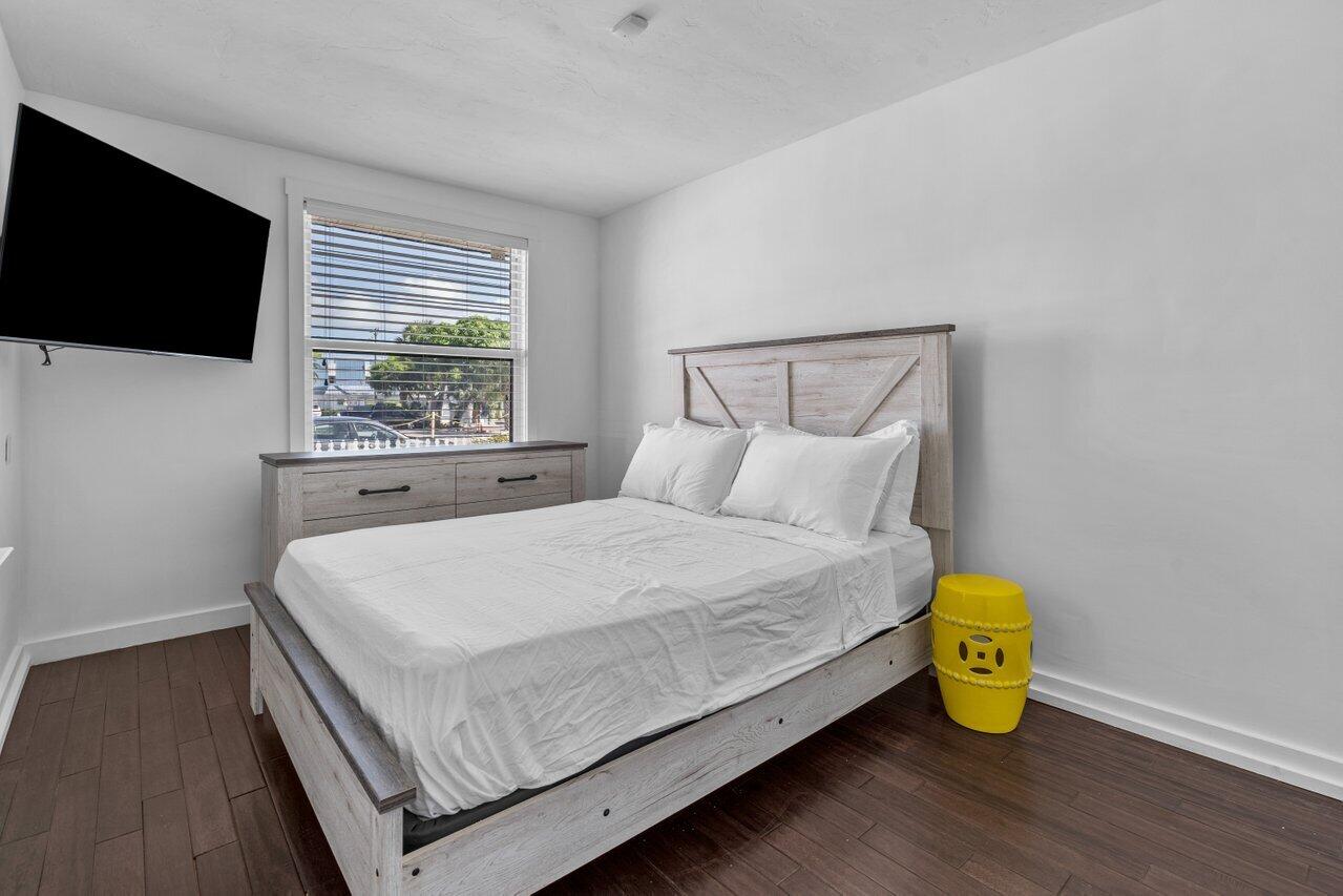 126 NE 4th Avenue