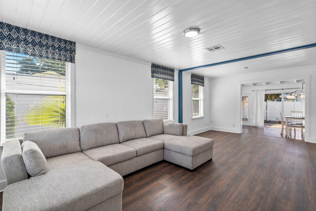 126 NE 4th Avenue