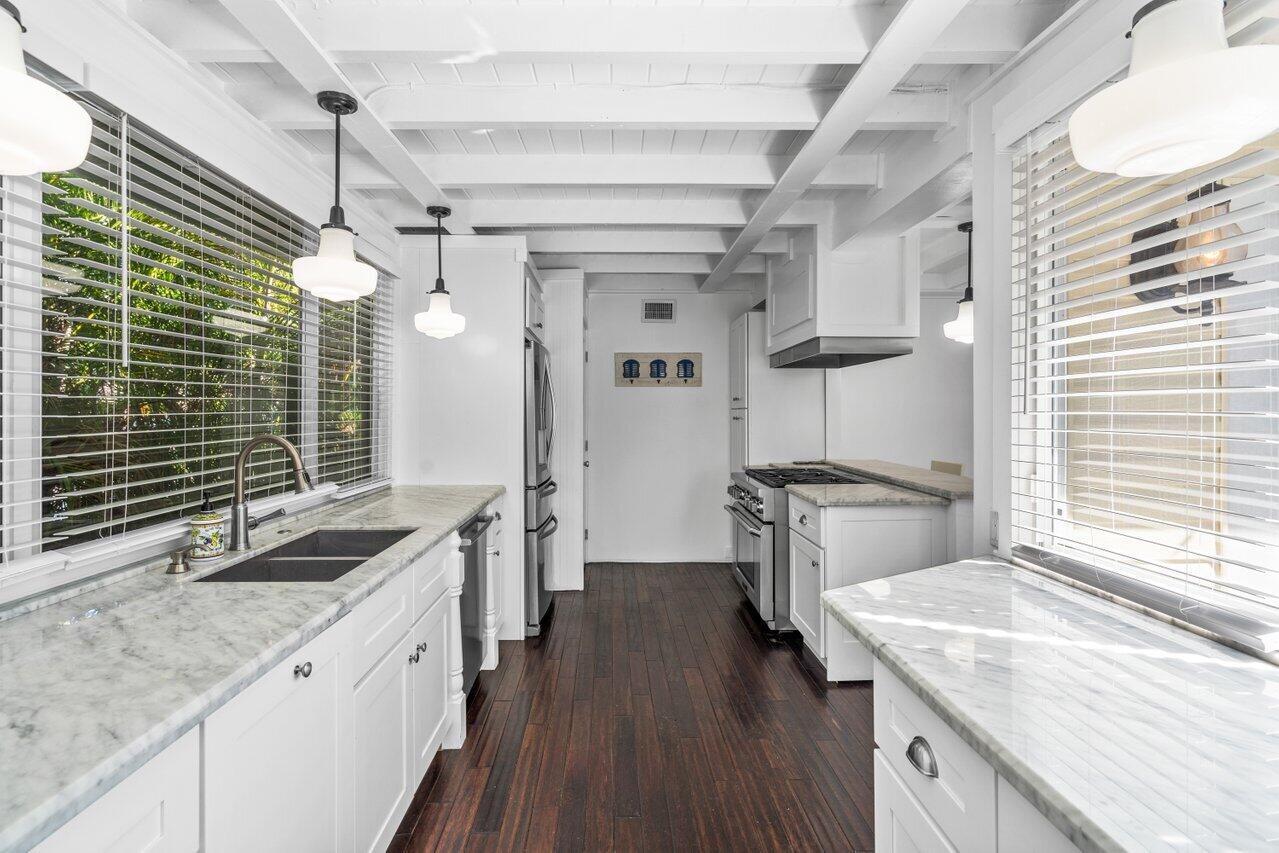 126 NE 4th Avenue