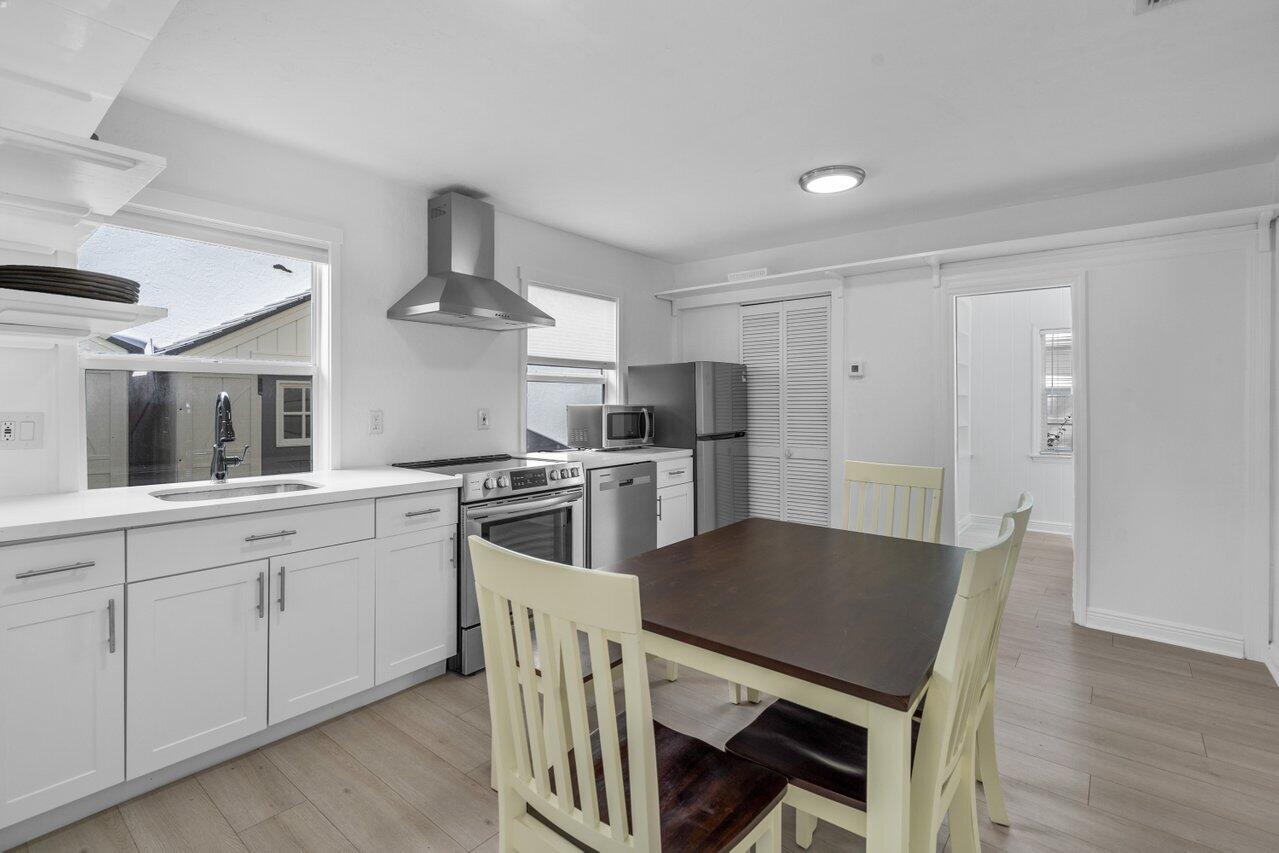 126 NE 4th Avenue