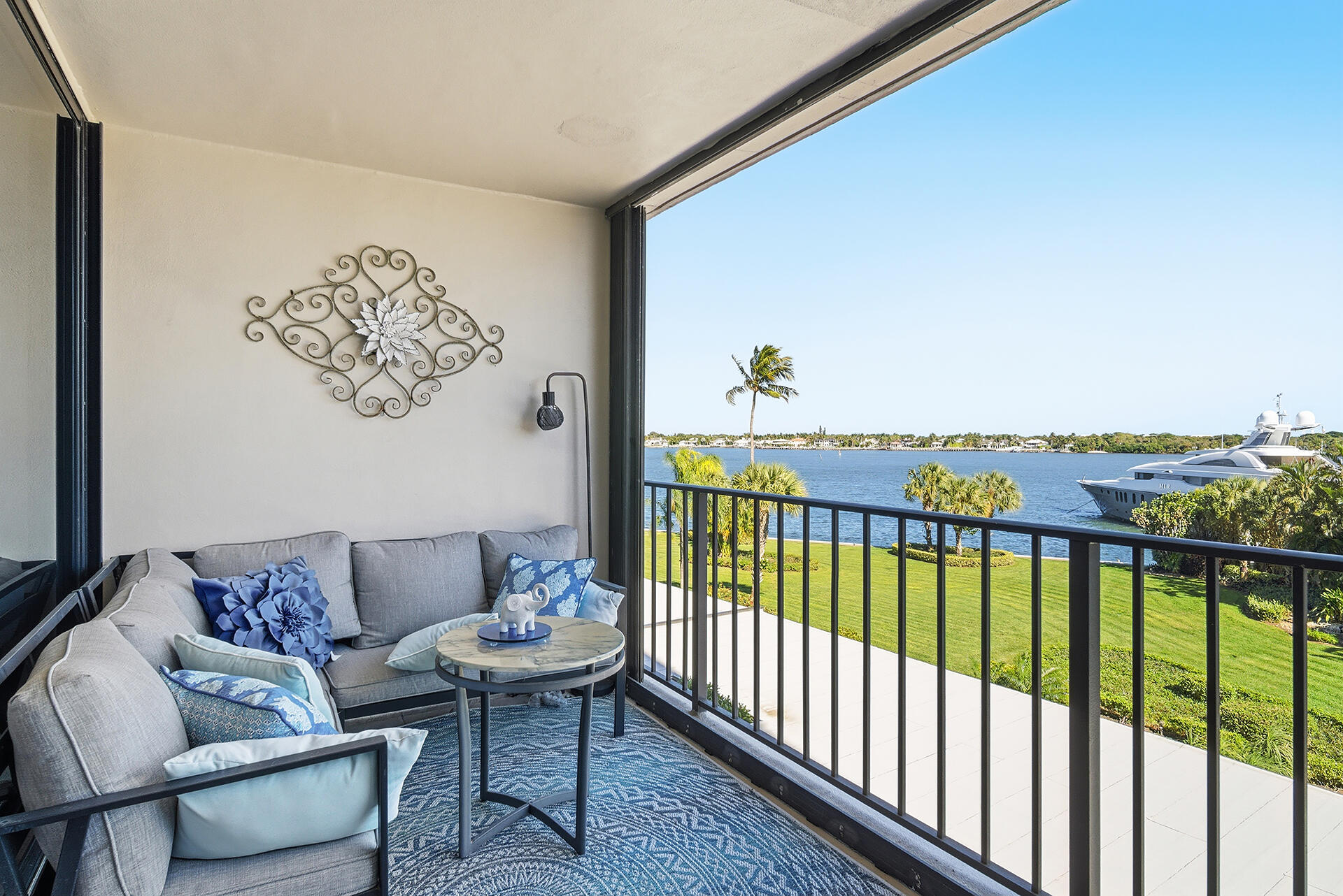 122 Lakeshore Drive 433