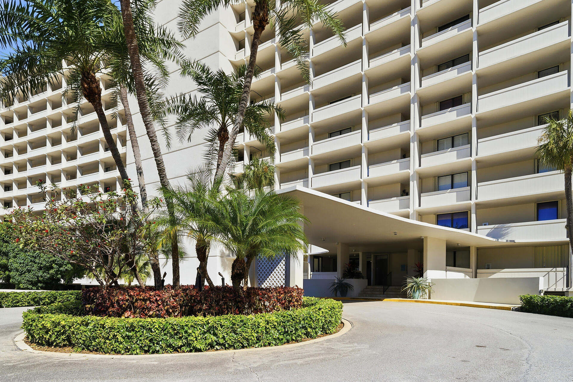 122 Lakeshore Drive 433