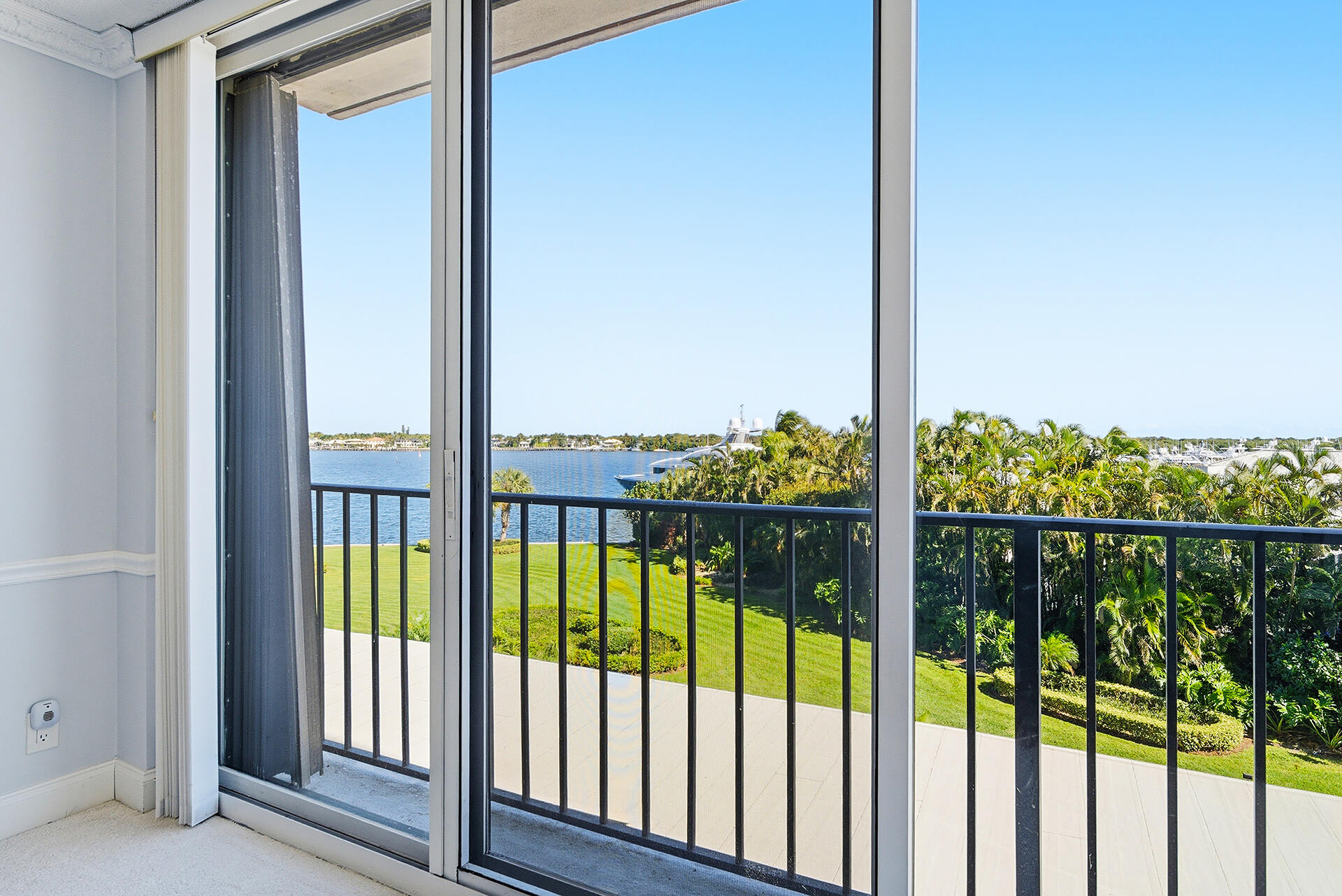 122 Lakeshore Drive 433