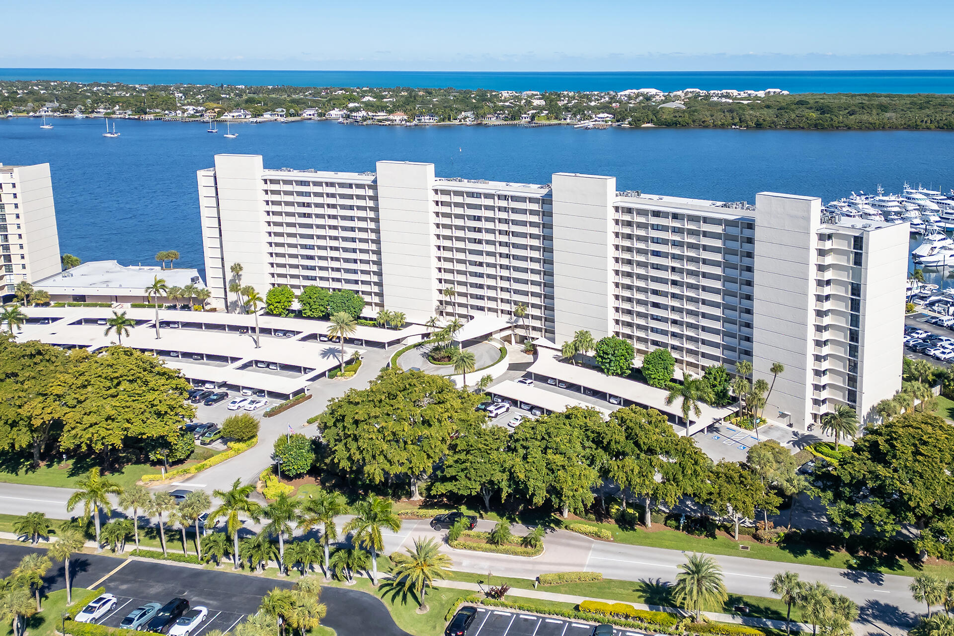 122 Lakeshore Drive 433