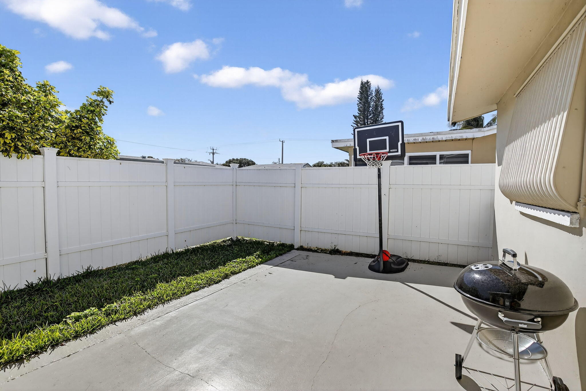 5710 NW 70th Terrace