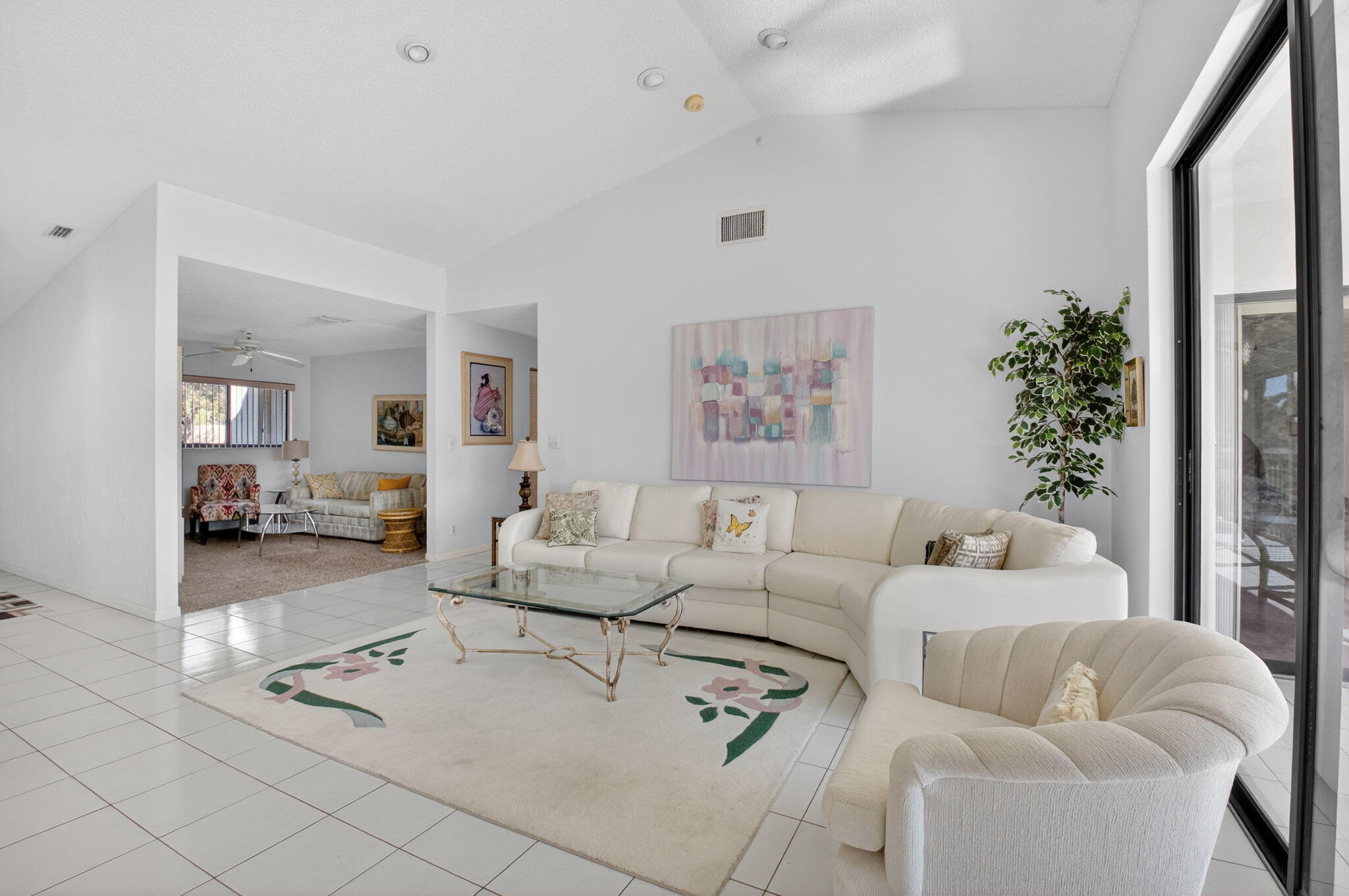 10279 N Circle Lake Drive 202