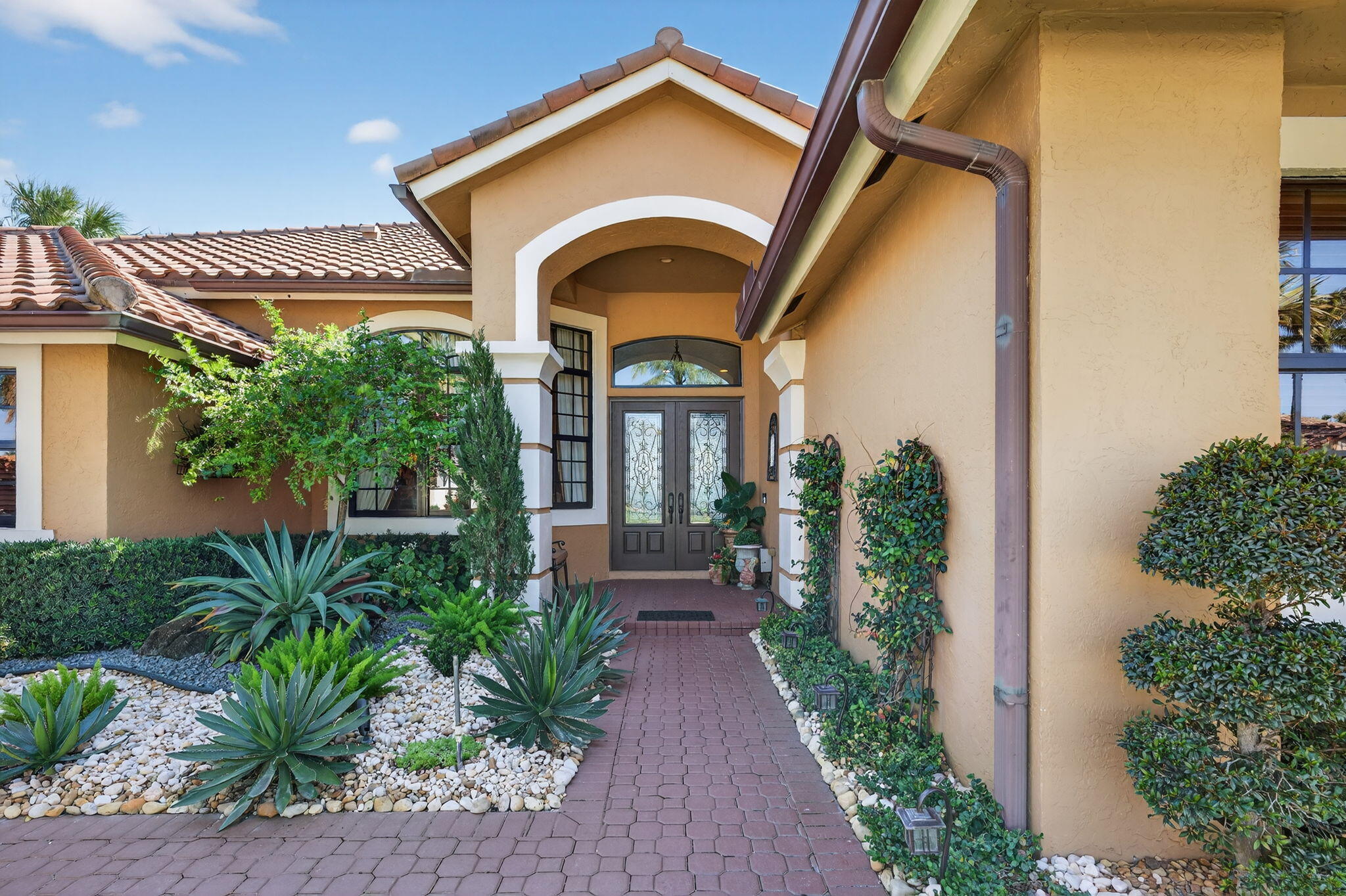8080 Desmond Drive