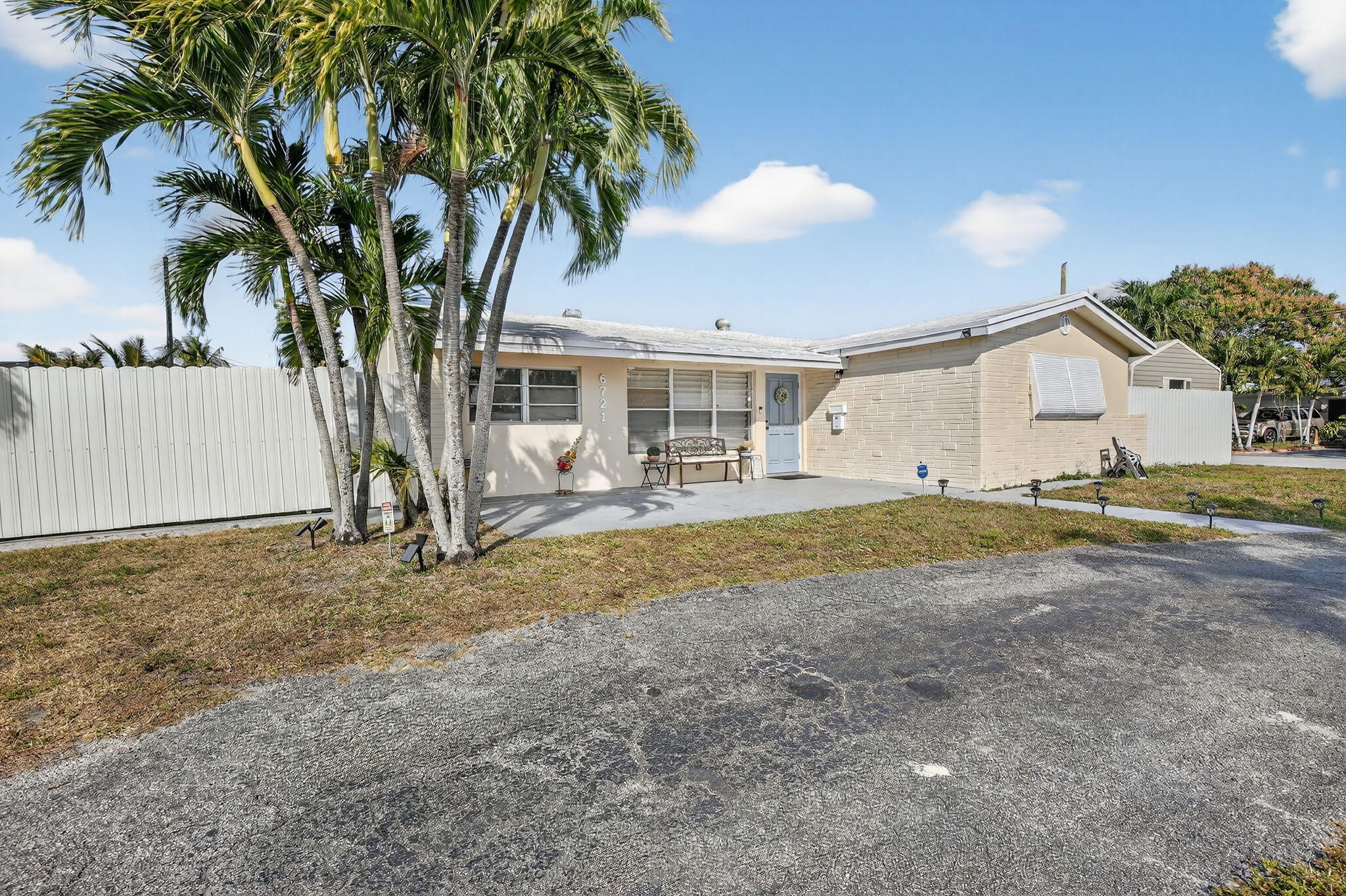 6721 SW 28th Court