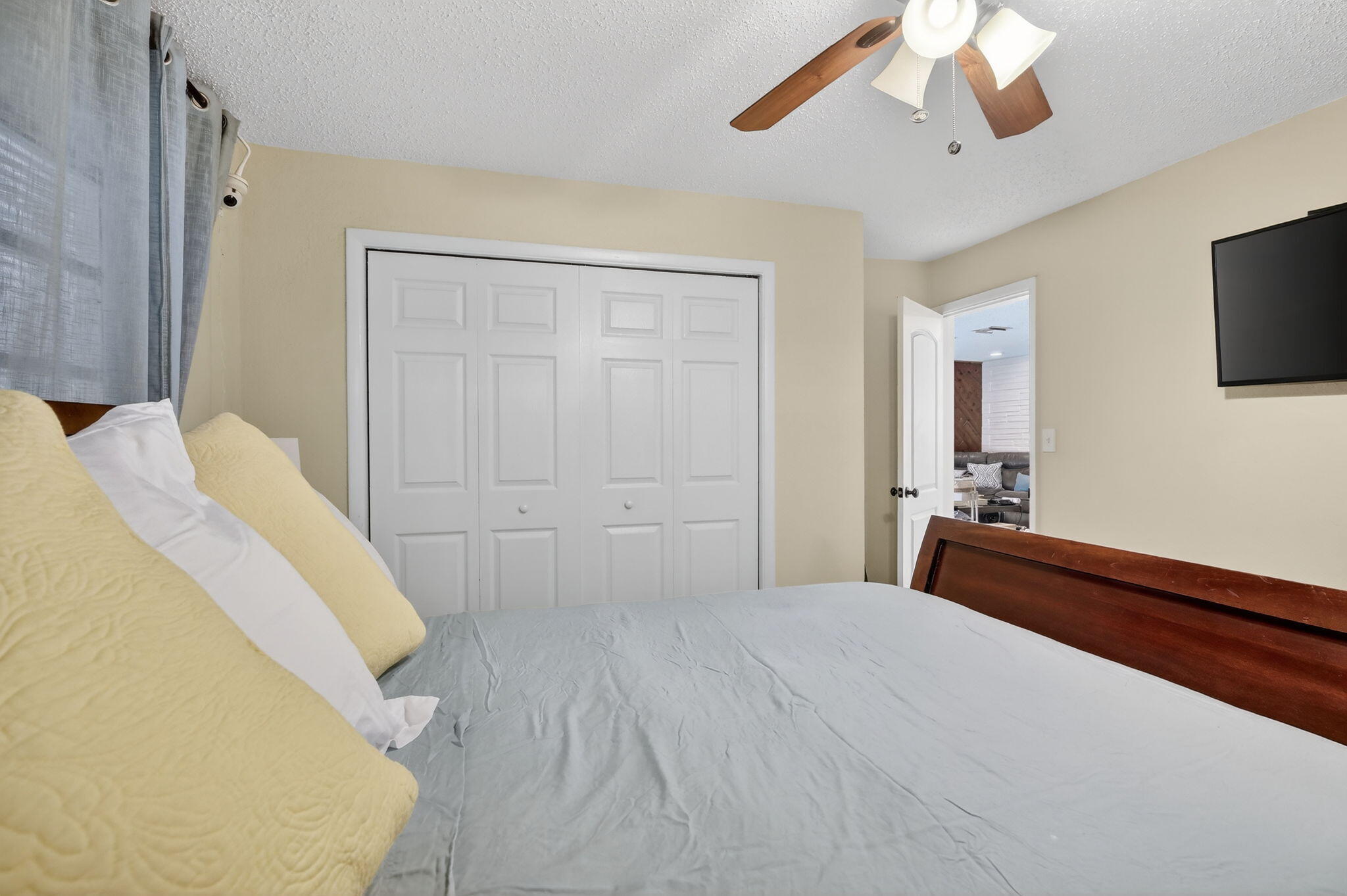 6721 SW 28th Court