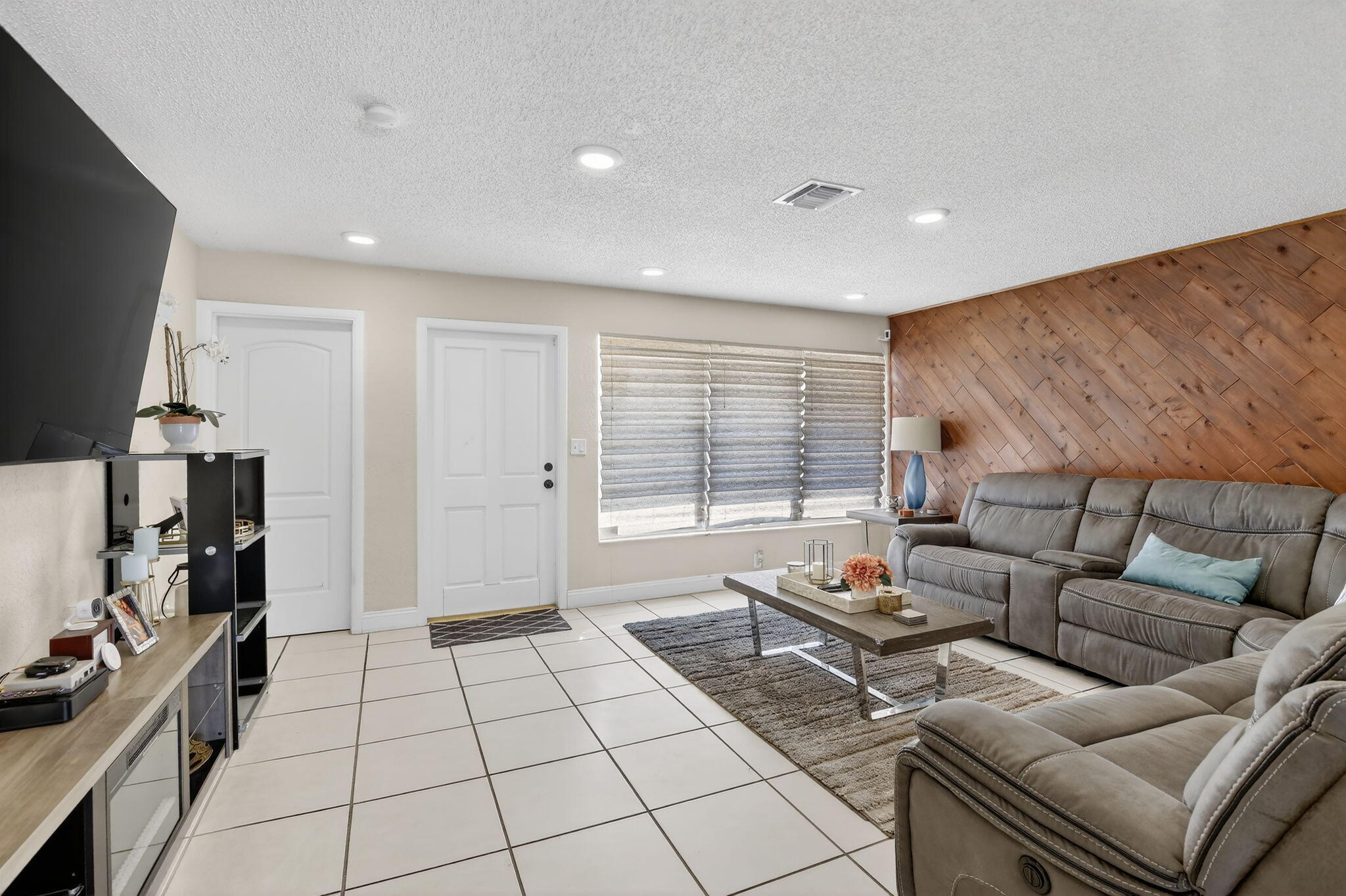 6721 SW 28th Court