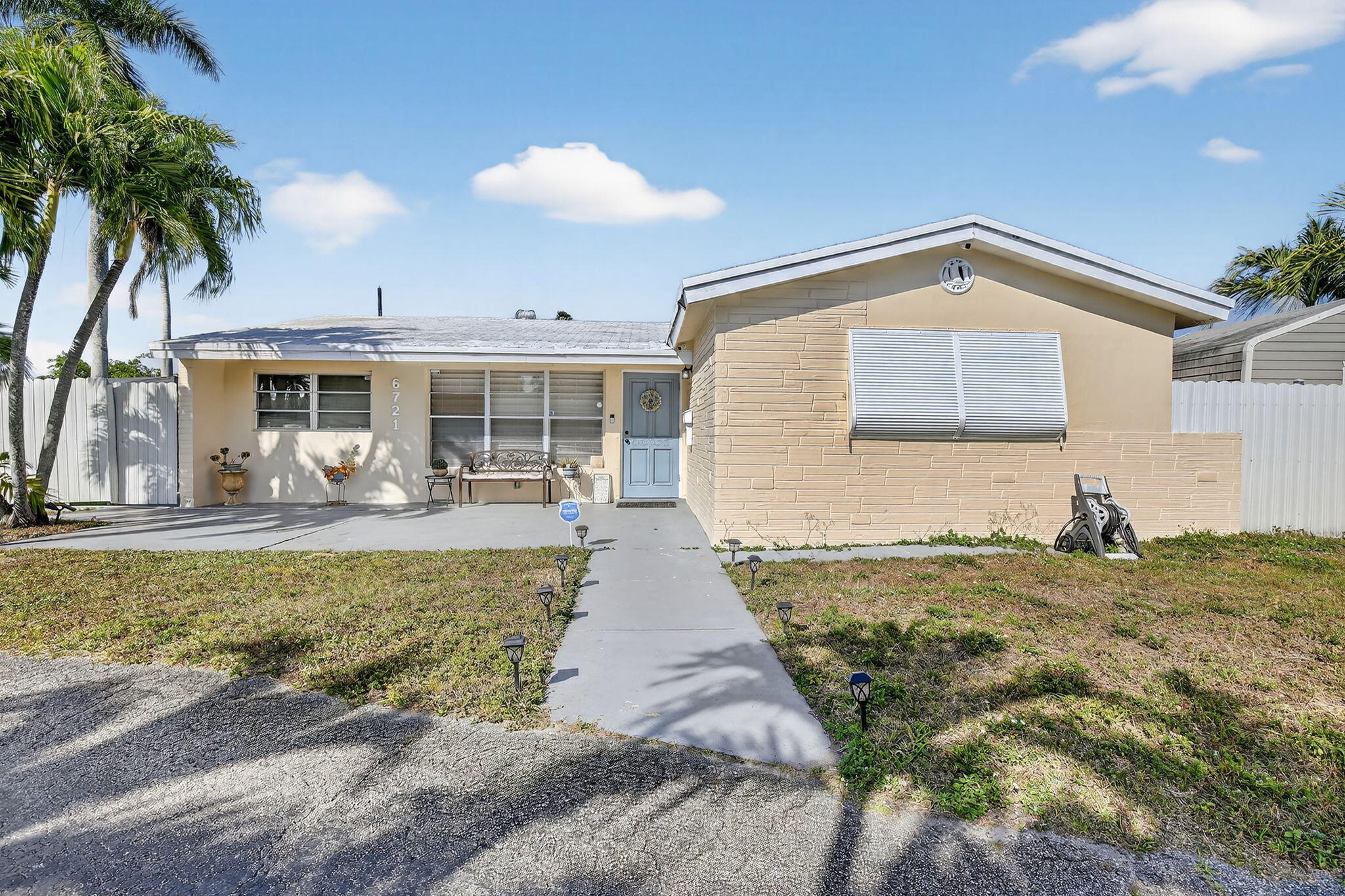 6721 SW 28th Court