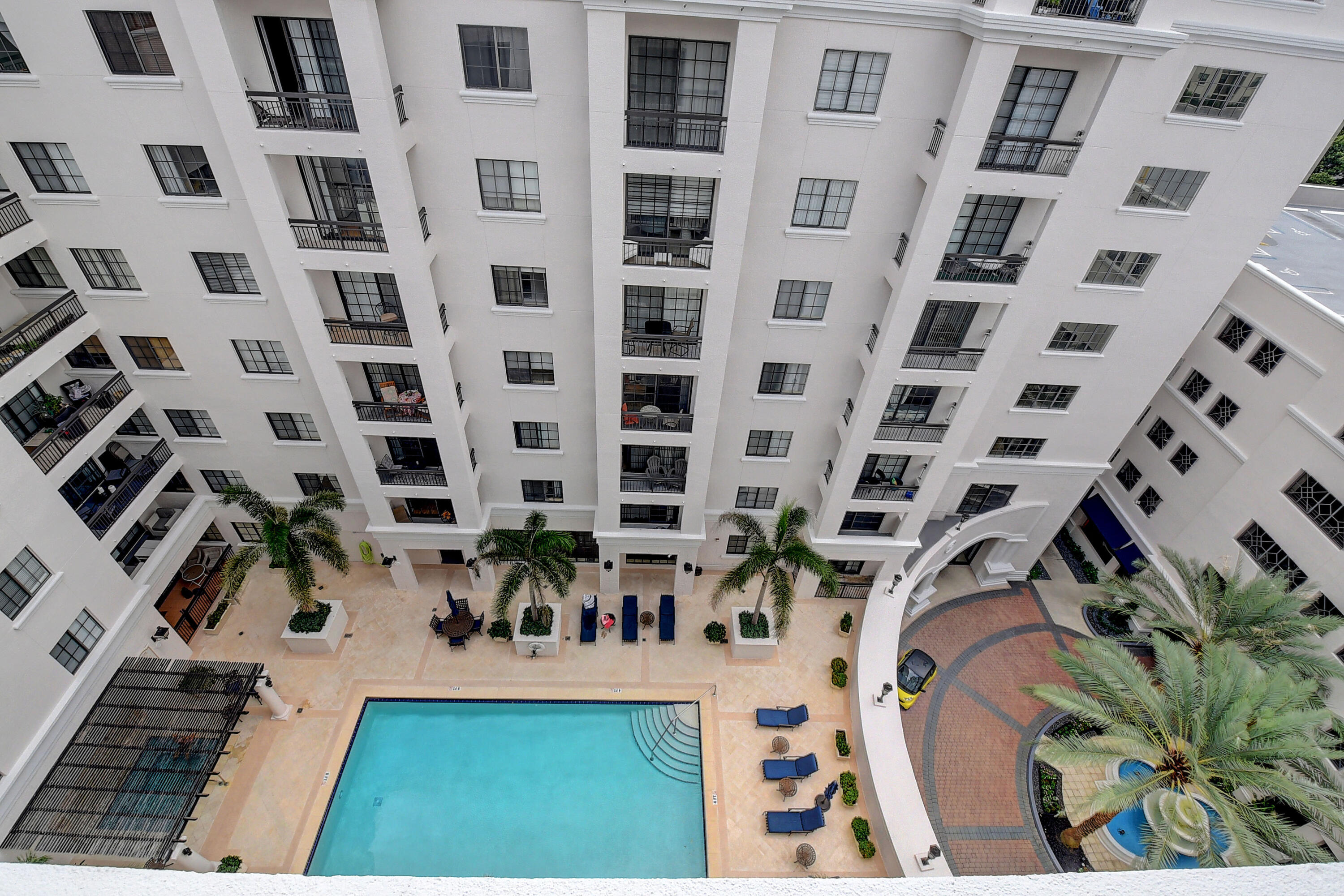 233 S Federal Highway Uph04