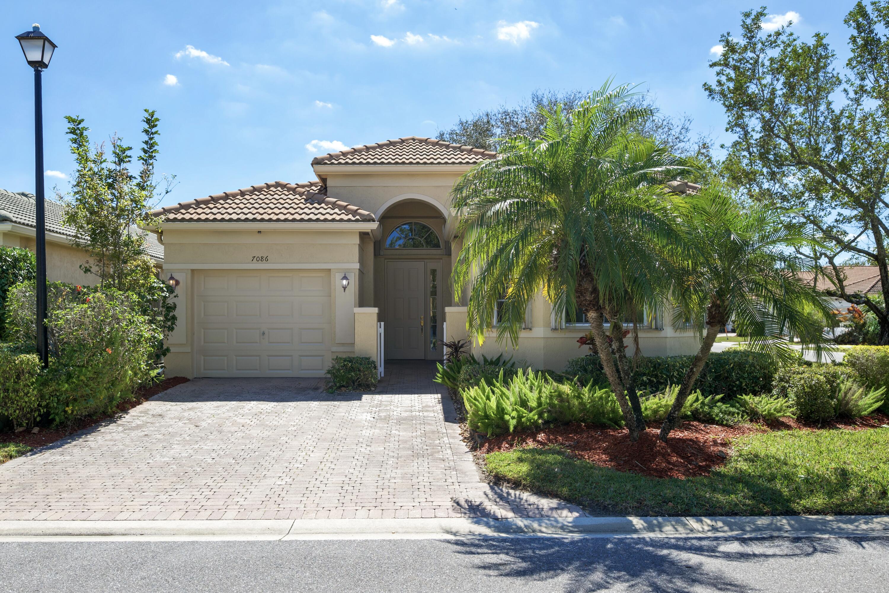 7086 Del Corso Lane