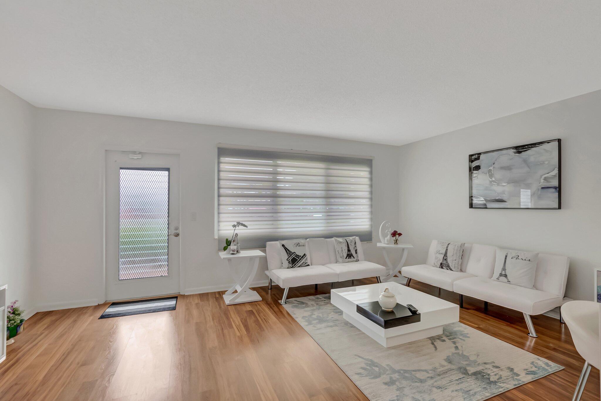 1044 Rexford C