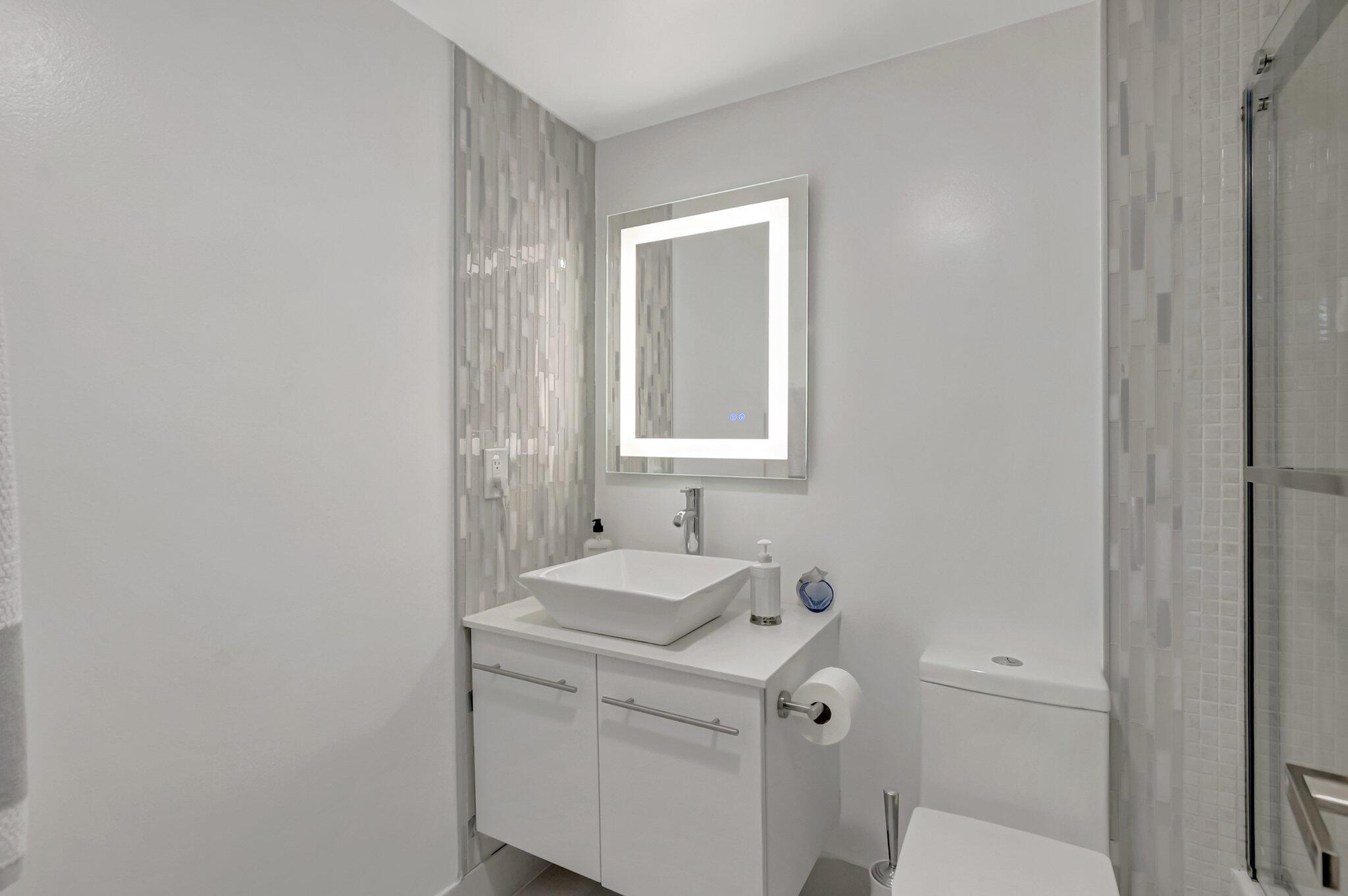 1044 Rexford C