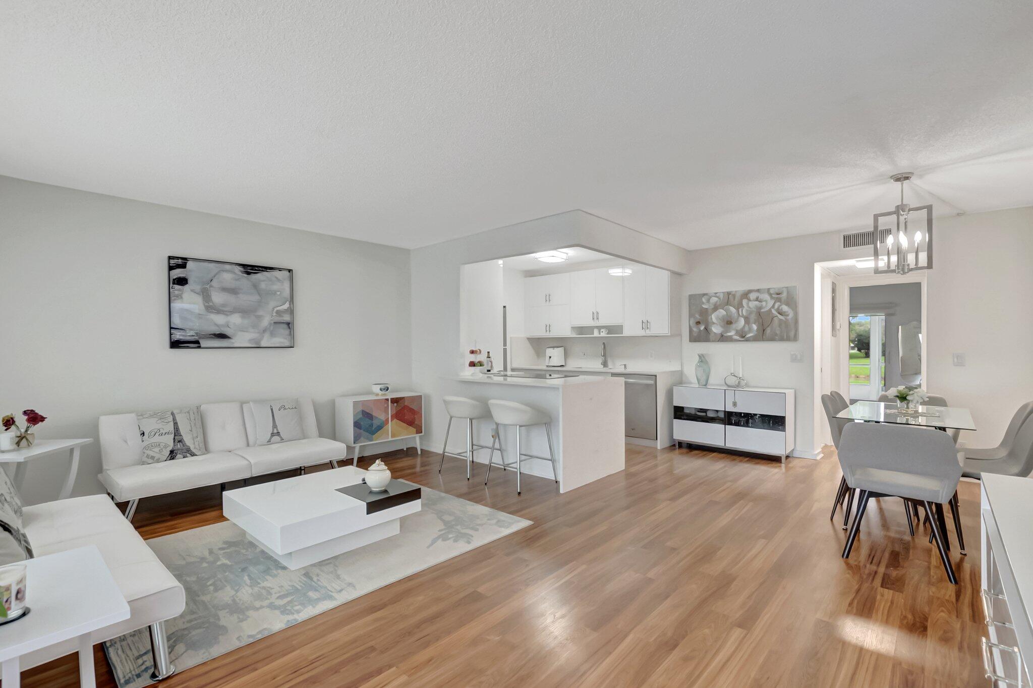 1044 Rexford C