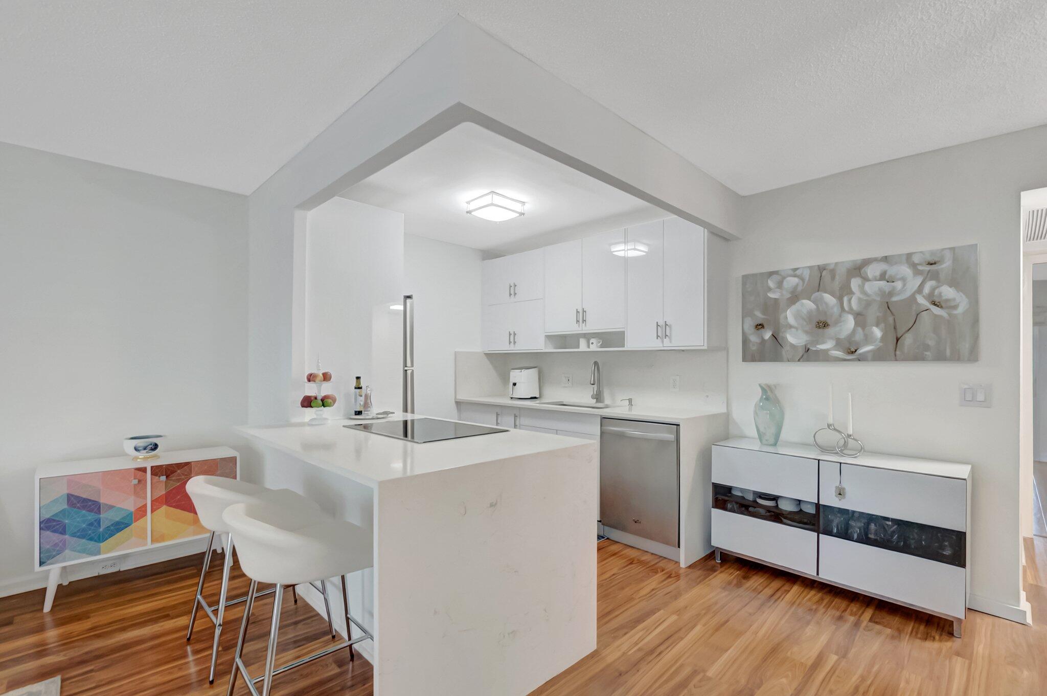 1044 Rexford C