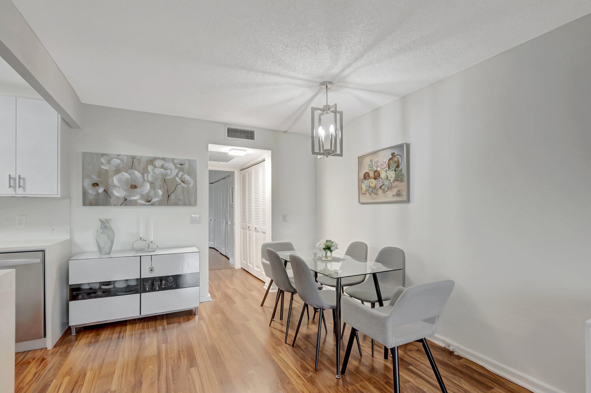 1044 Rexford C