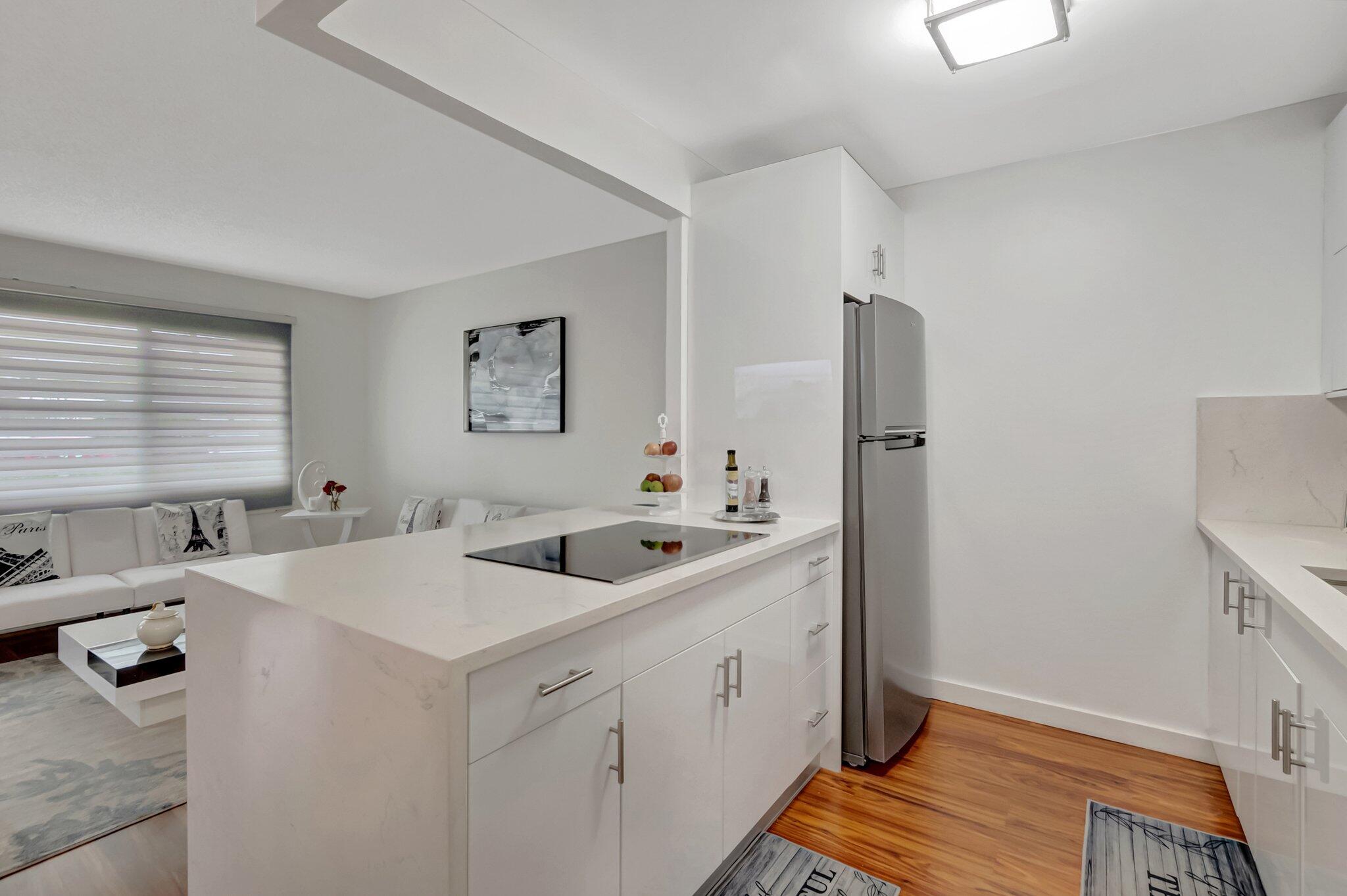 1044 Rexford C