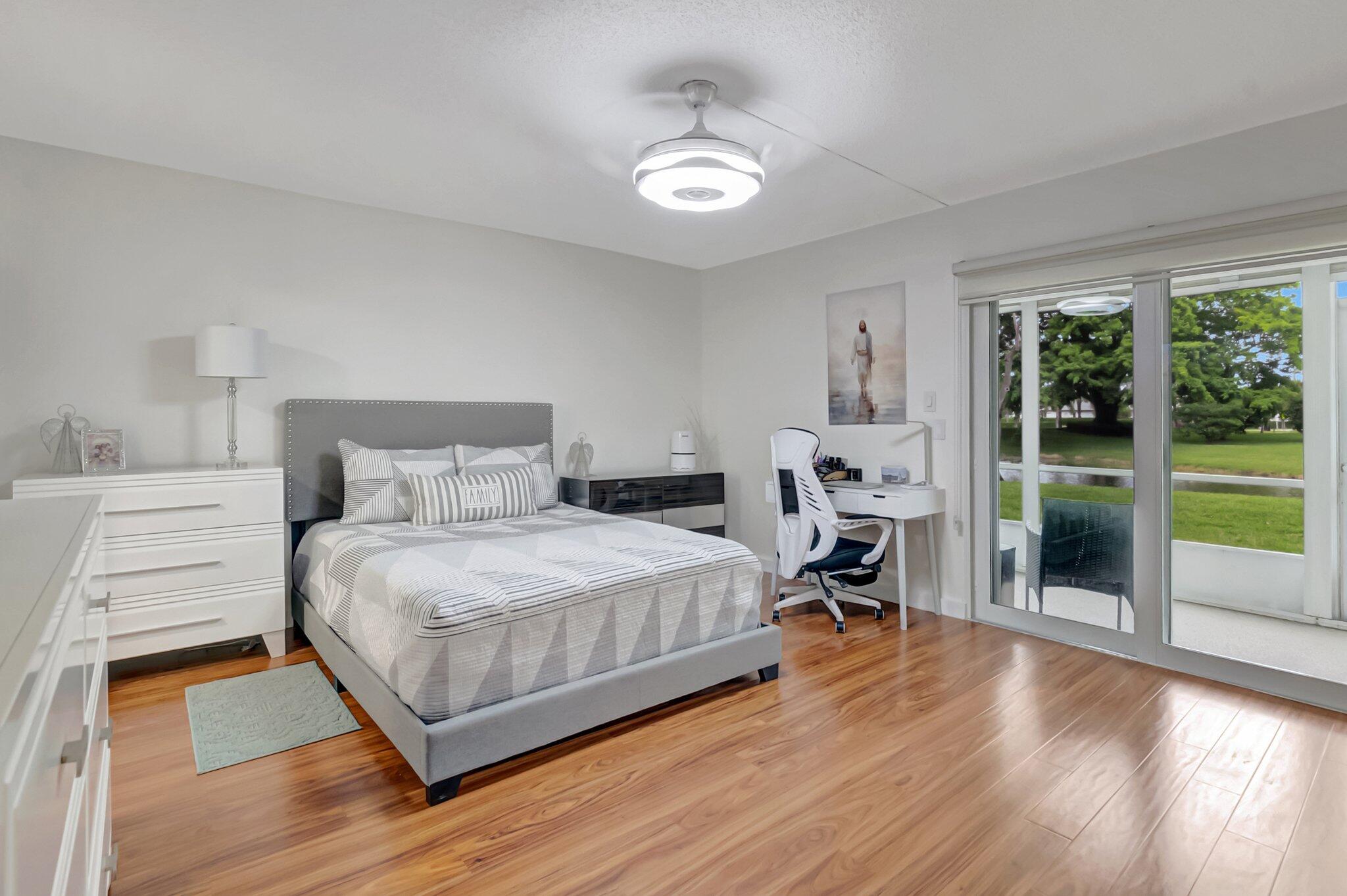 1044 Rexford C
