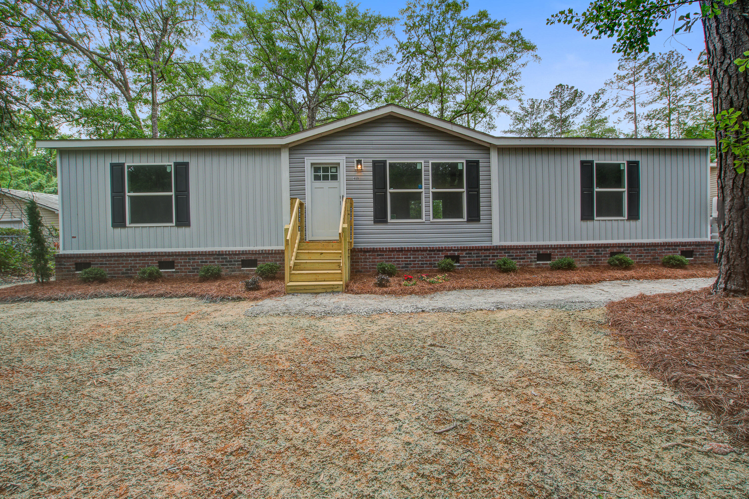 409 Peacock Lane