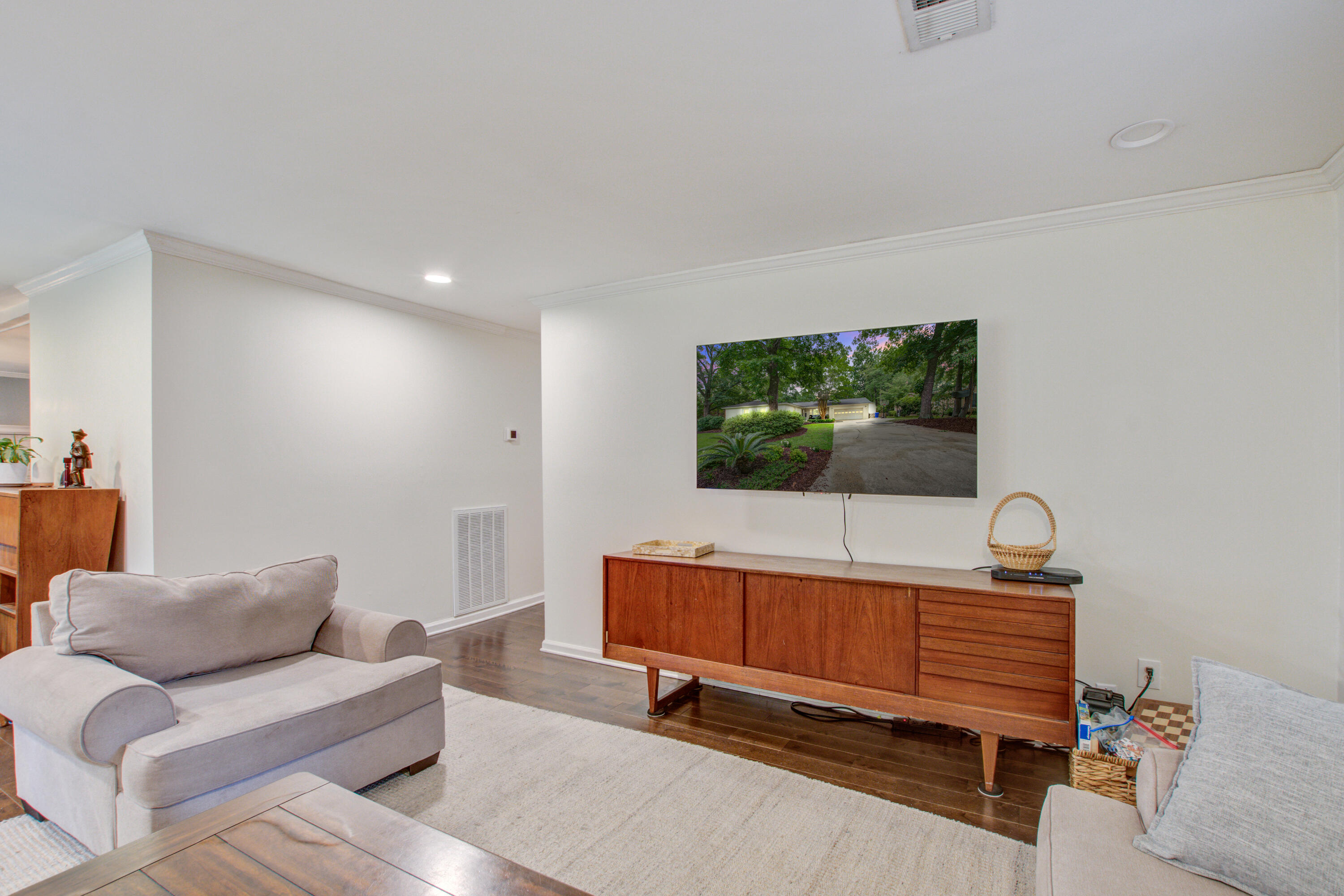 1053 Planters Curve