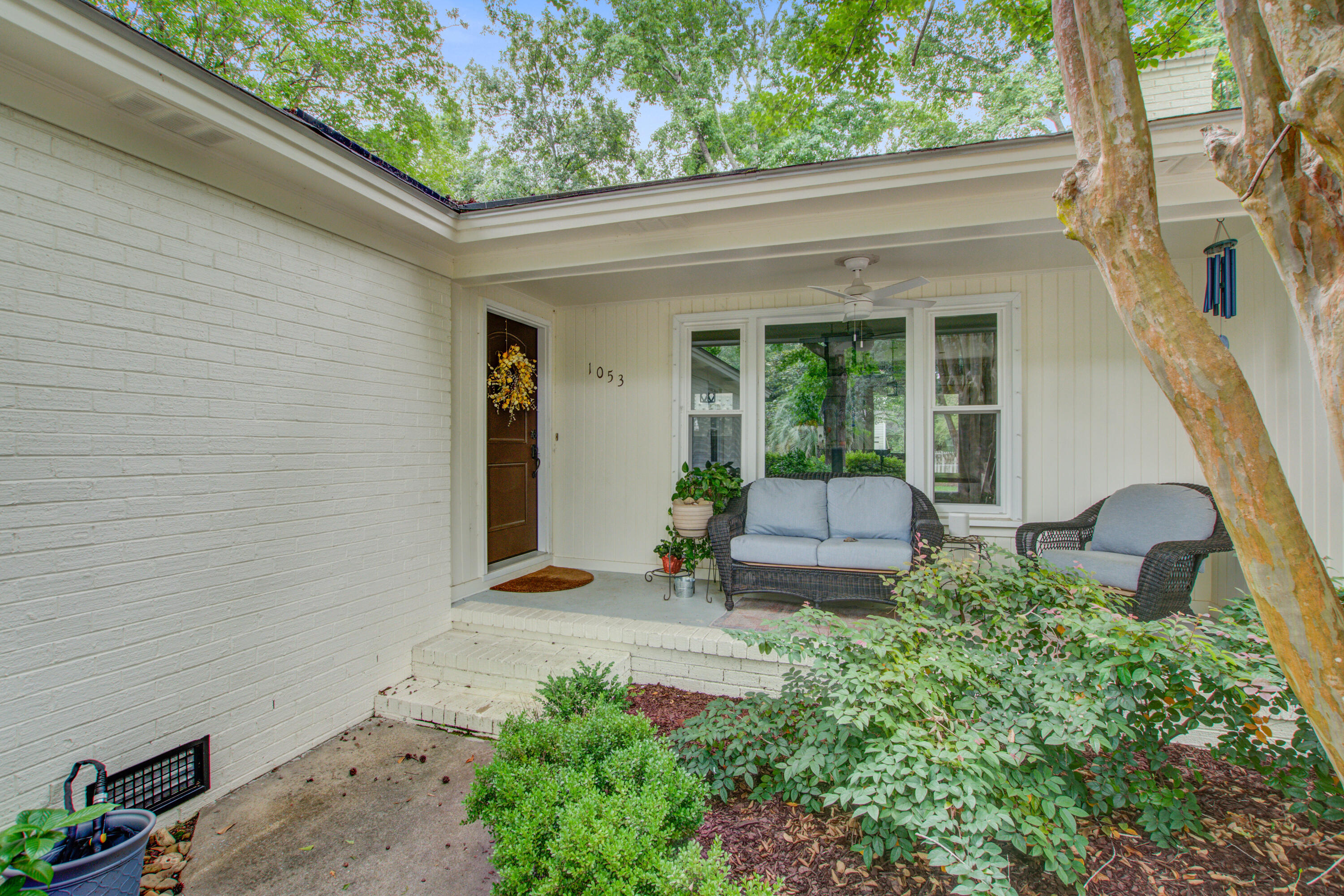 1053 Planters Curve