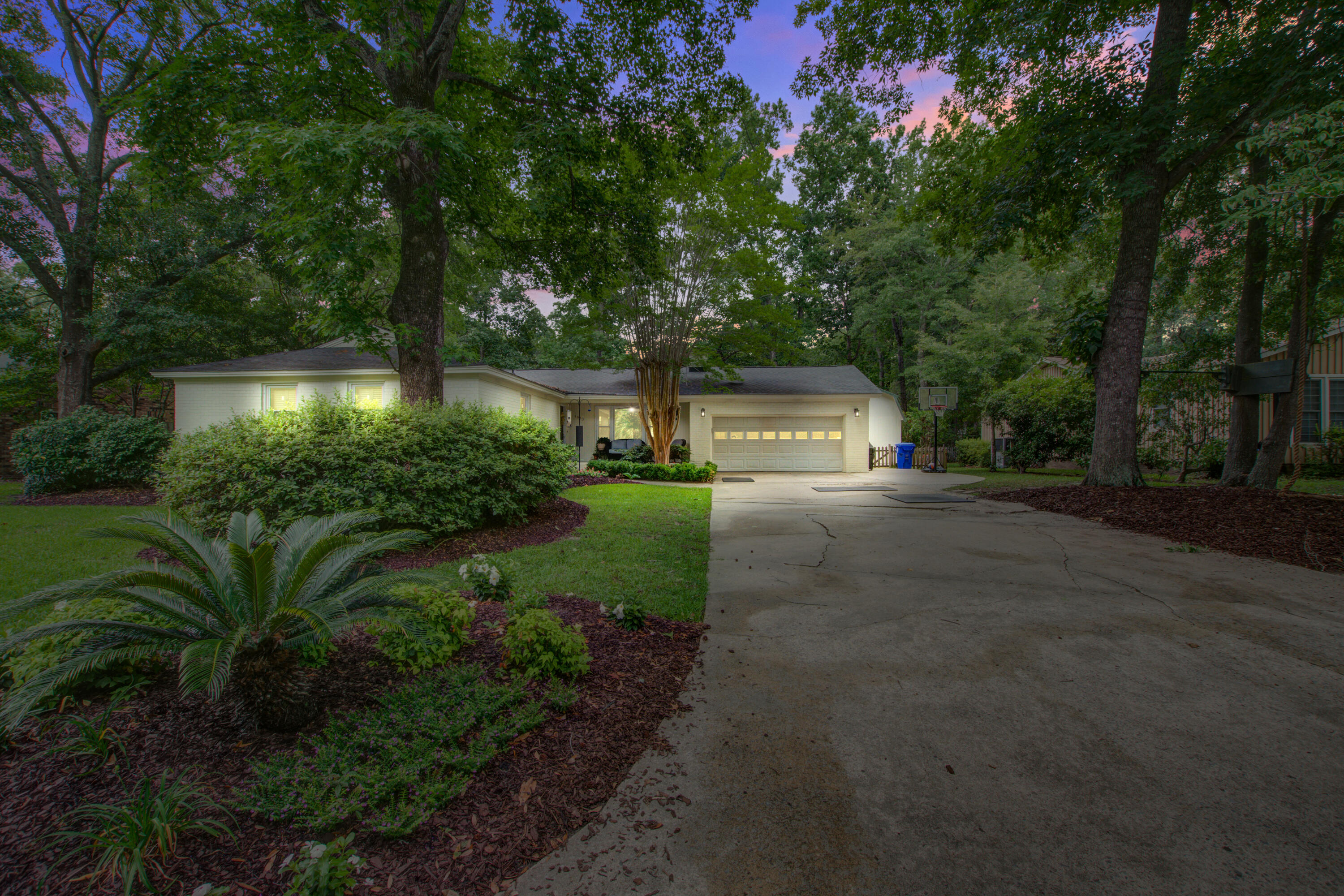 1053 Planters Curve