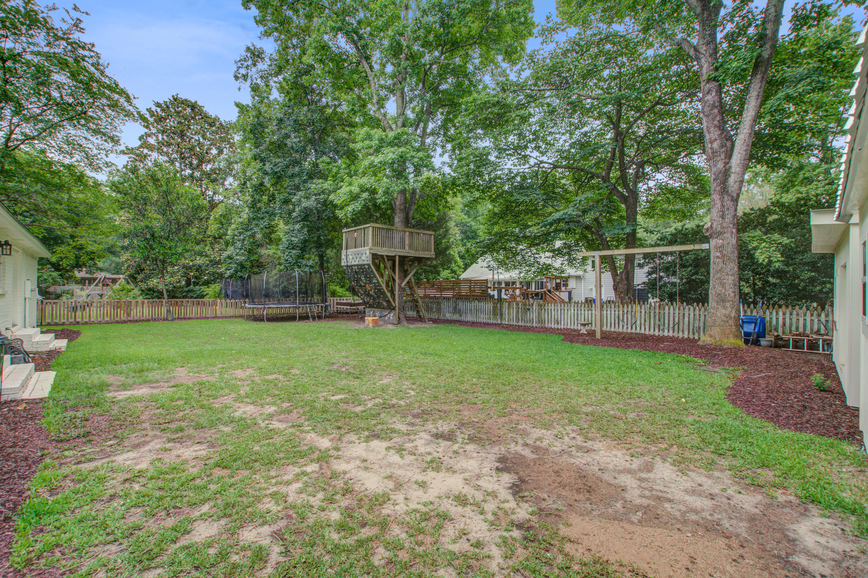 1053 Planters Curve