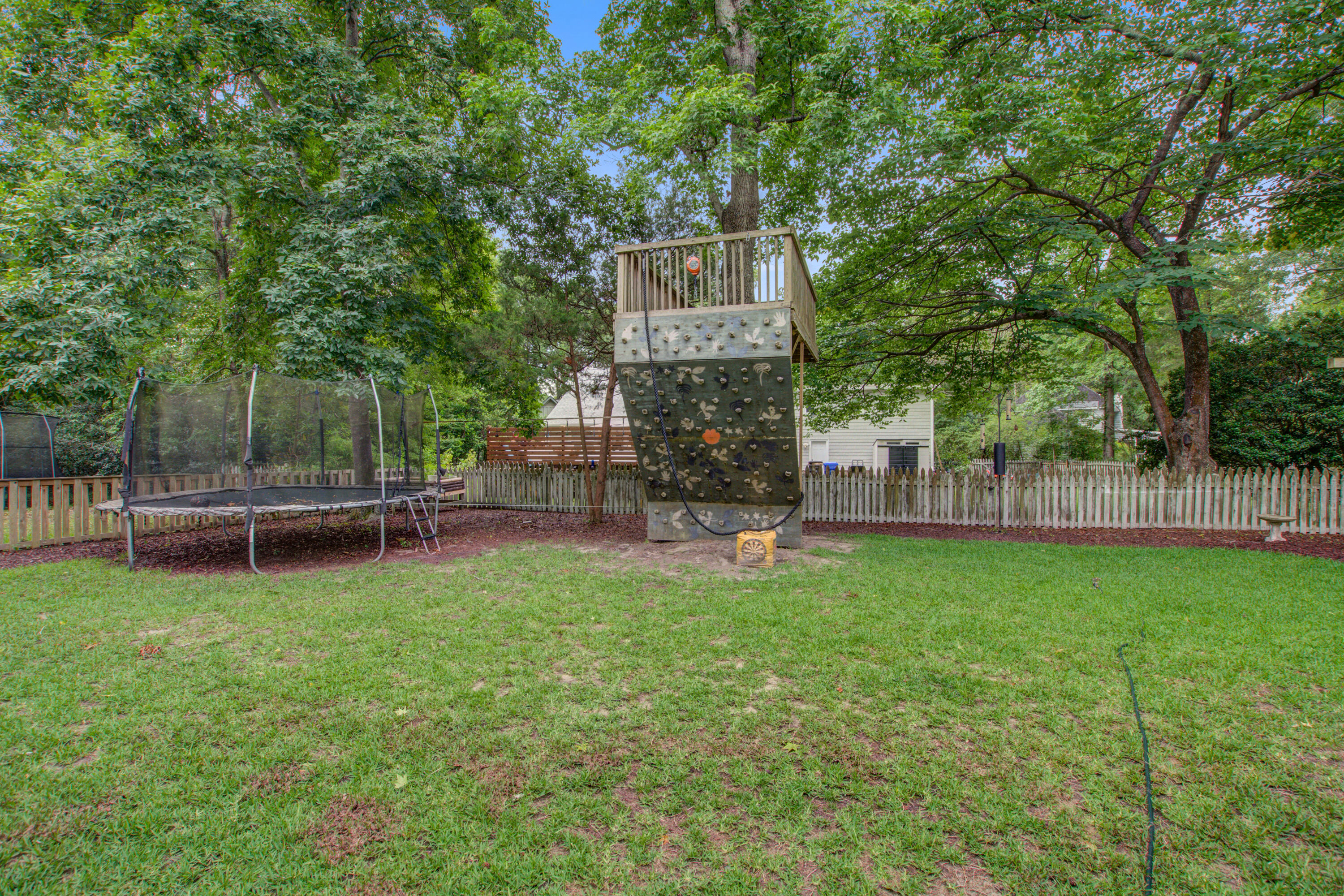 1053 Planters Curve