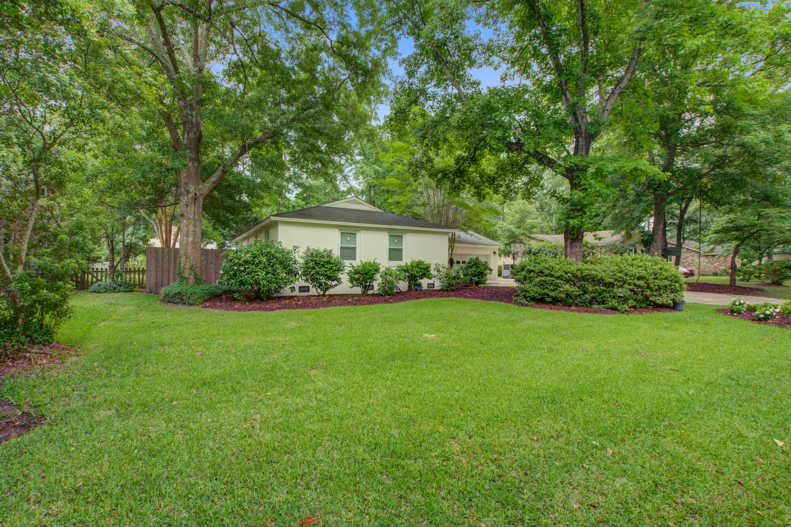 1053 Planters Curve