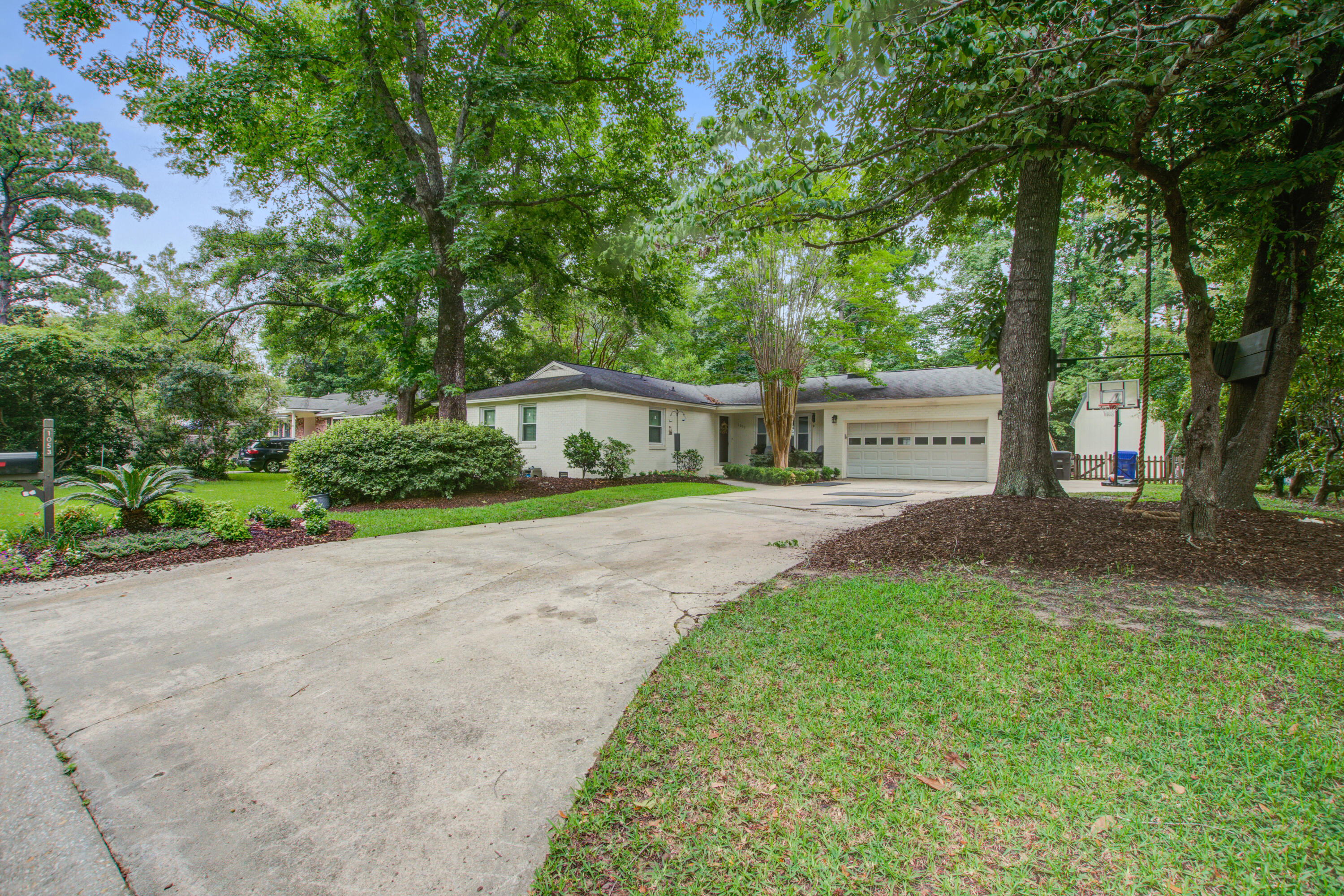 1053 Planters Curve