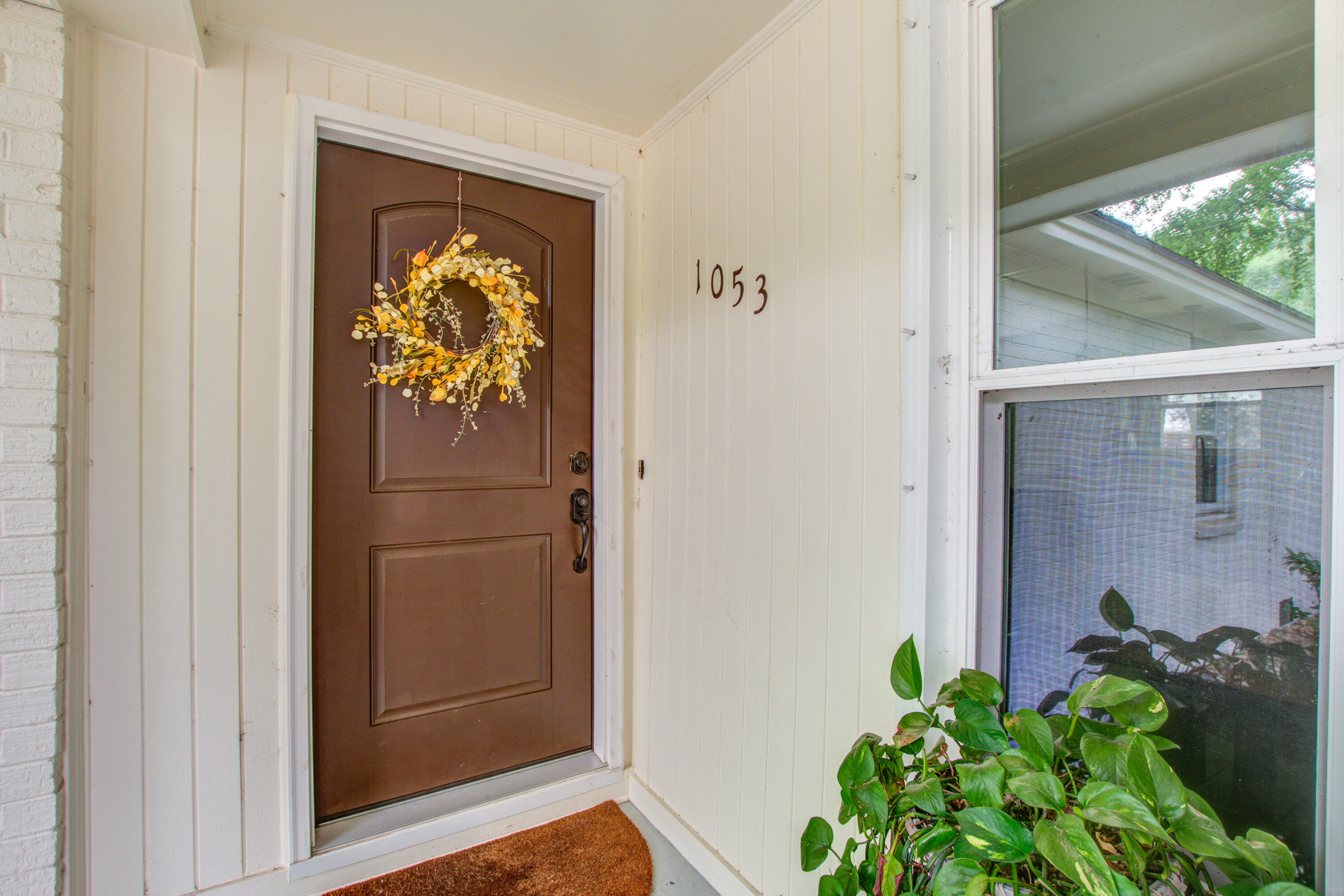 1053 Planters Curve