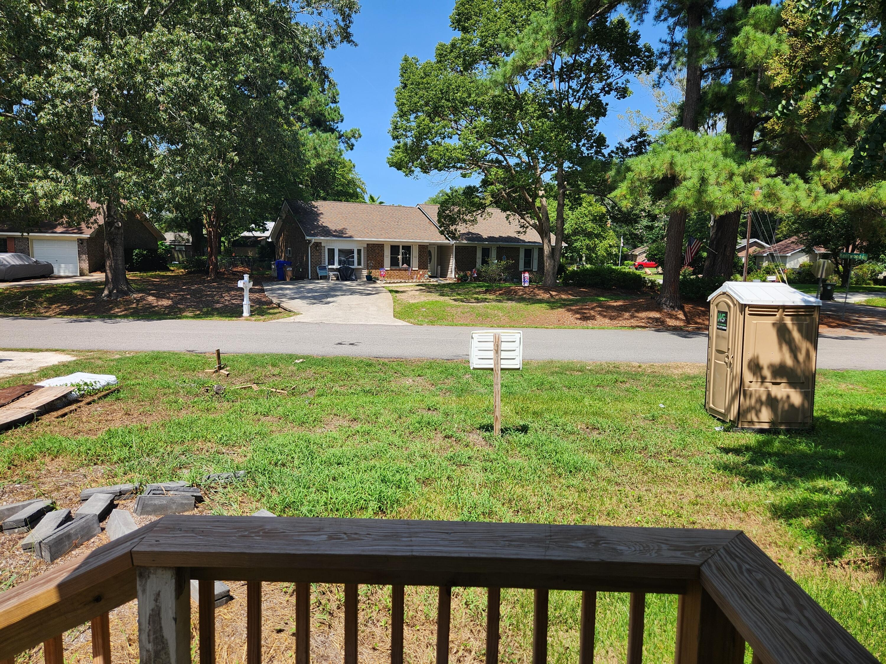 1553 Kentwood Circle