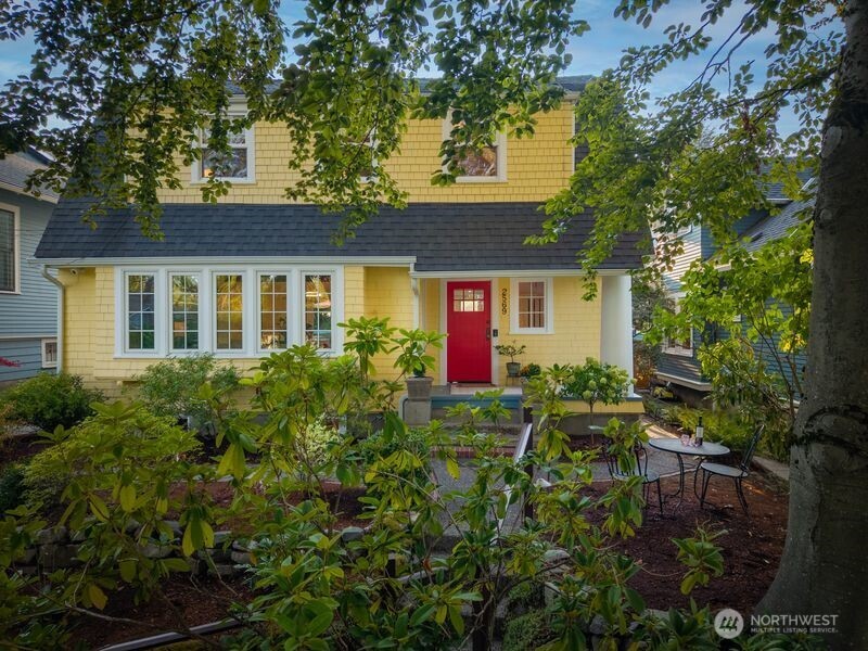 2569 4th Avenue W