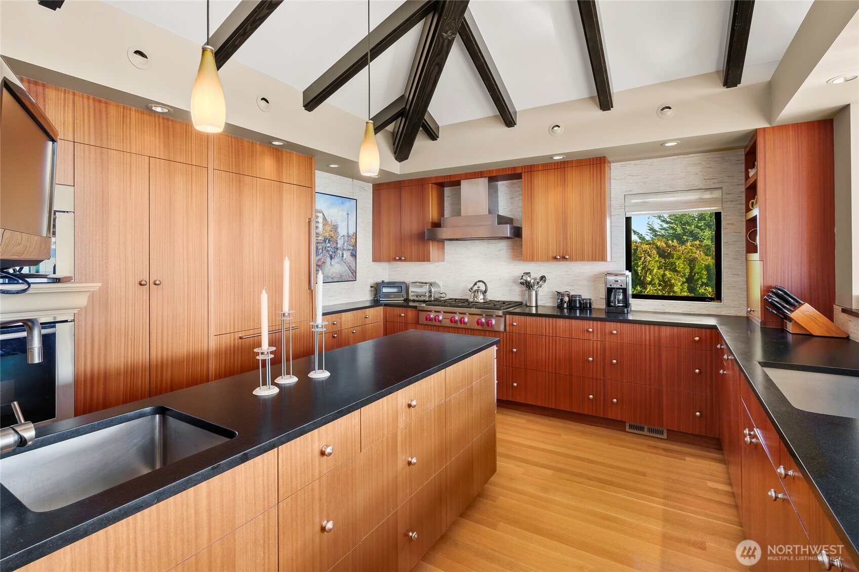 1640 Magnolia Boulevard W