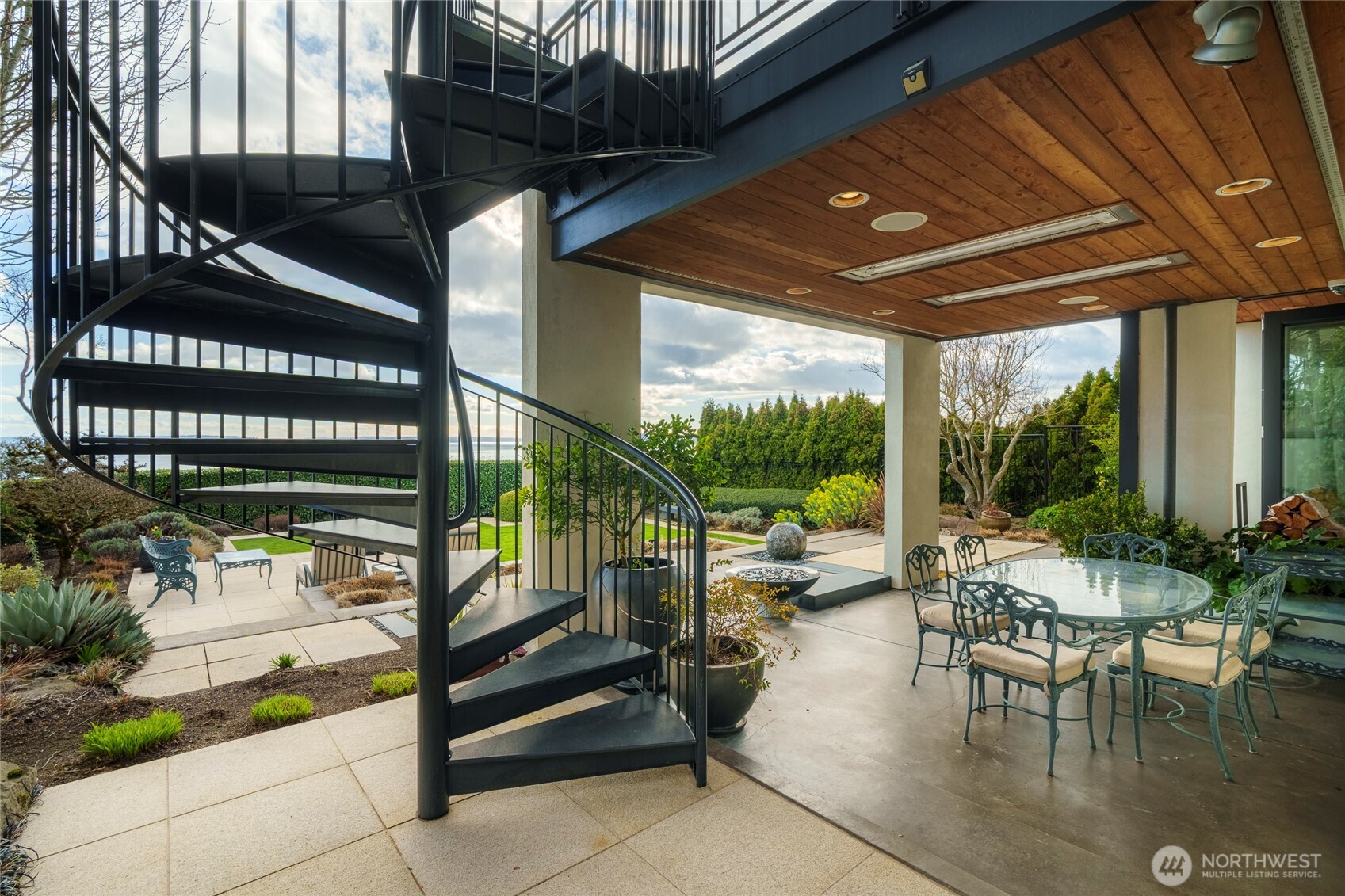 1640 Magnolia Boulevard W