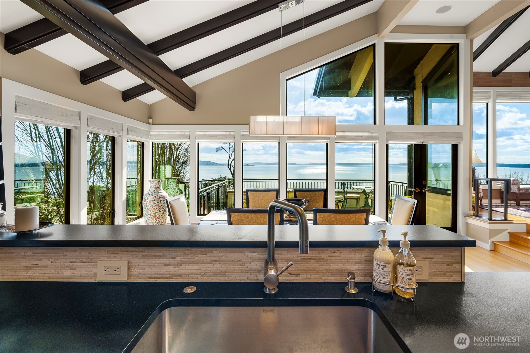 1640 Magnolia Boulevard W