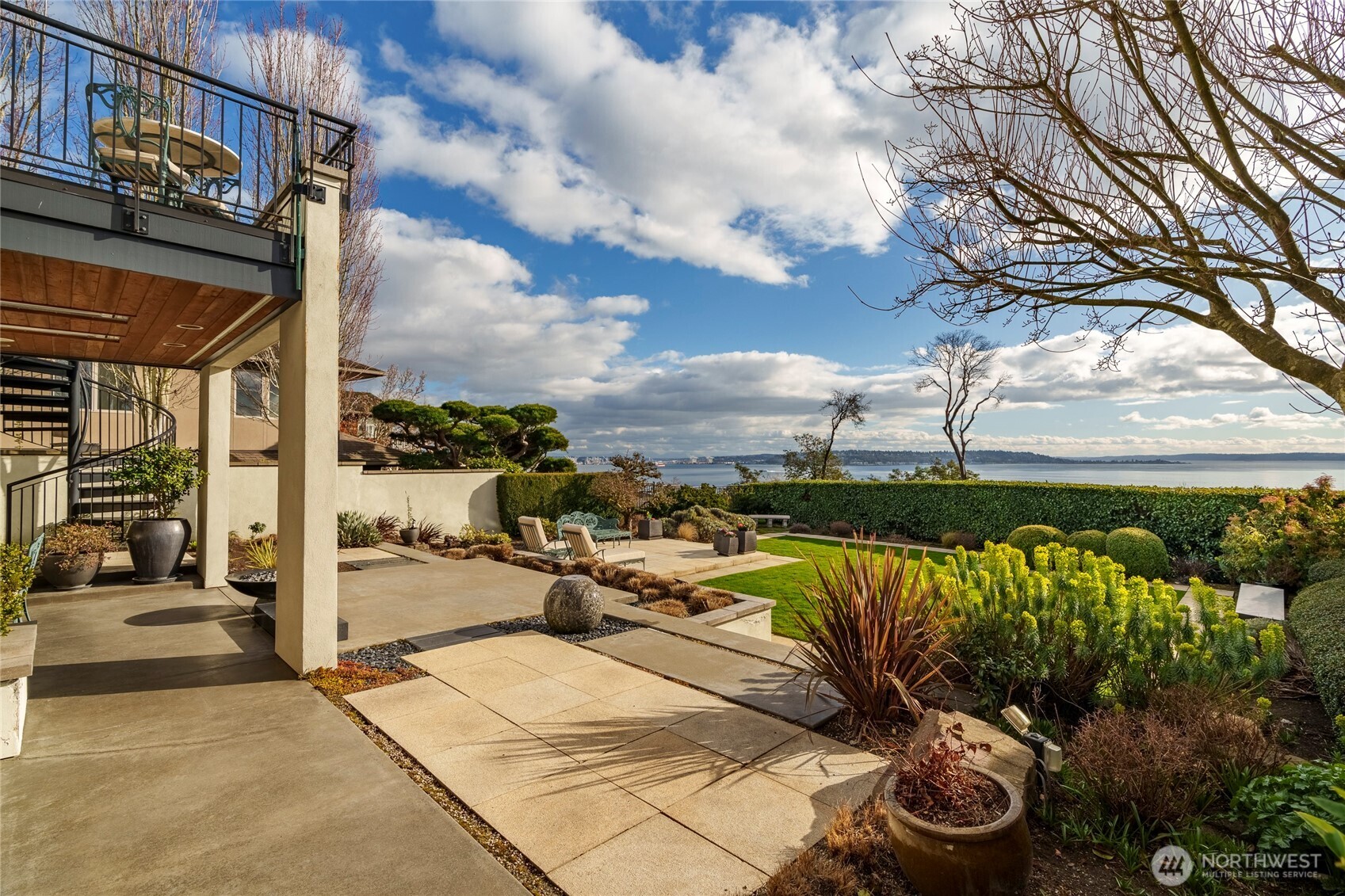 1640 Magnolia Boulevard W