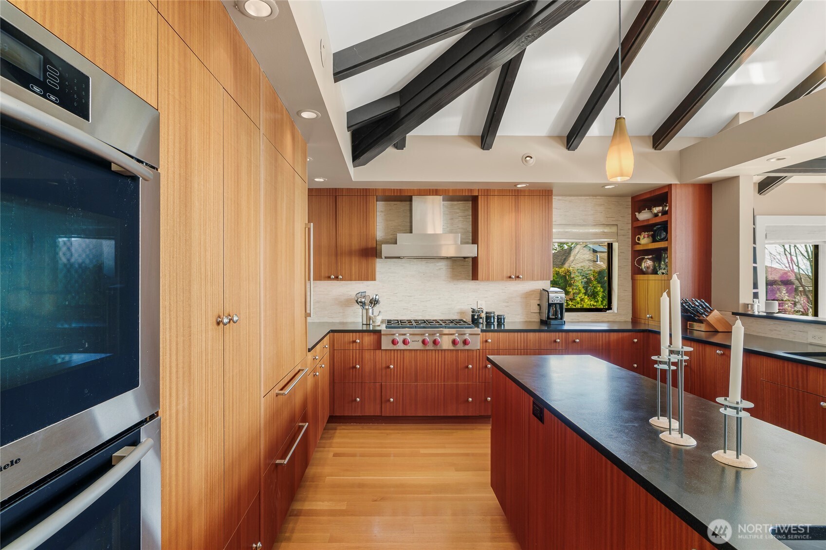 1640 Magnolia Boulevard W