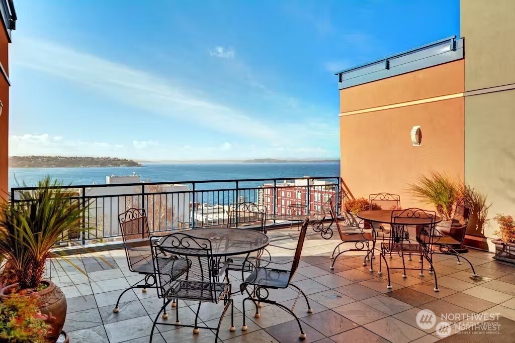 2414 1st Avenue Unit: 409