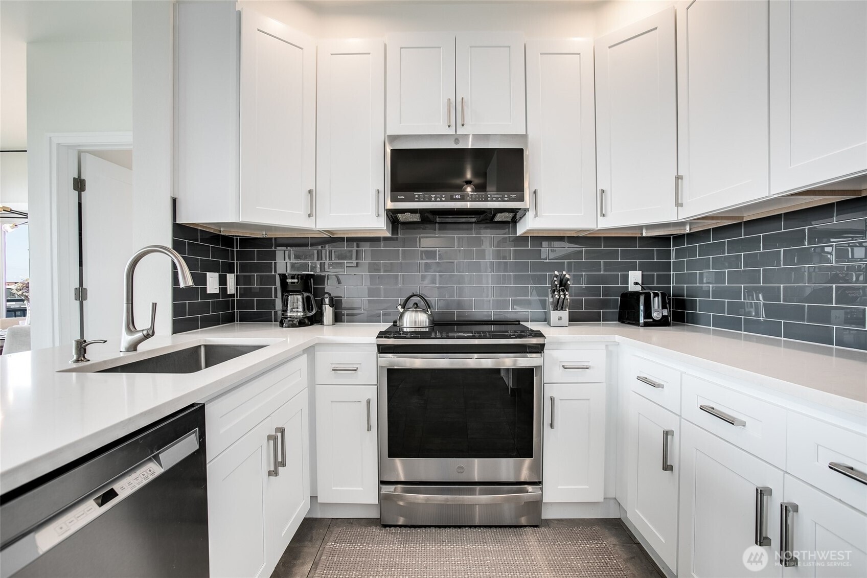 2414 1st Avenue Unit: 409