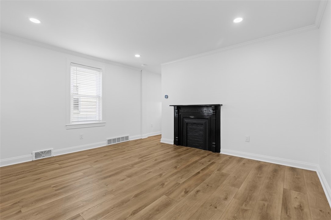 325 Elizabeth Street