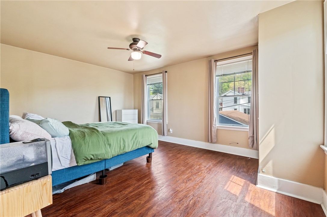318-320 Sprott Way